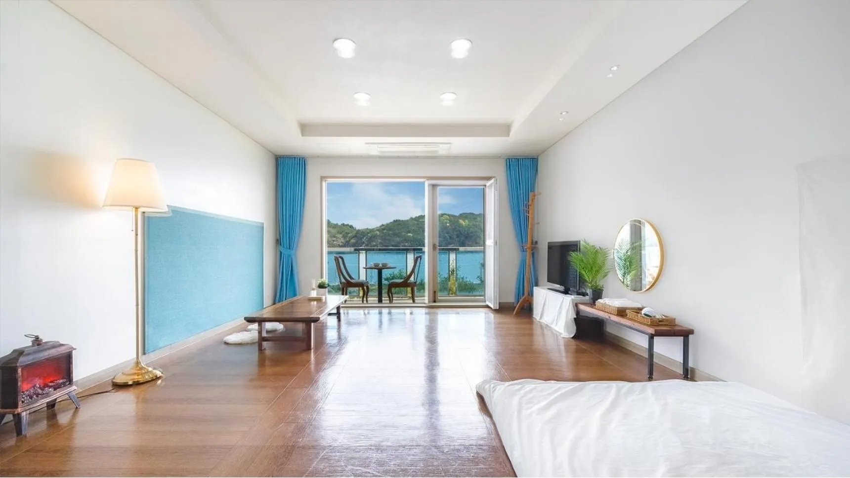 Property building, Bed in Tongyeong Maremio Oceanview Pension