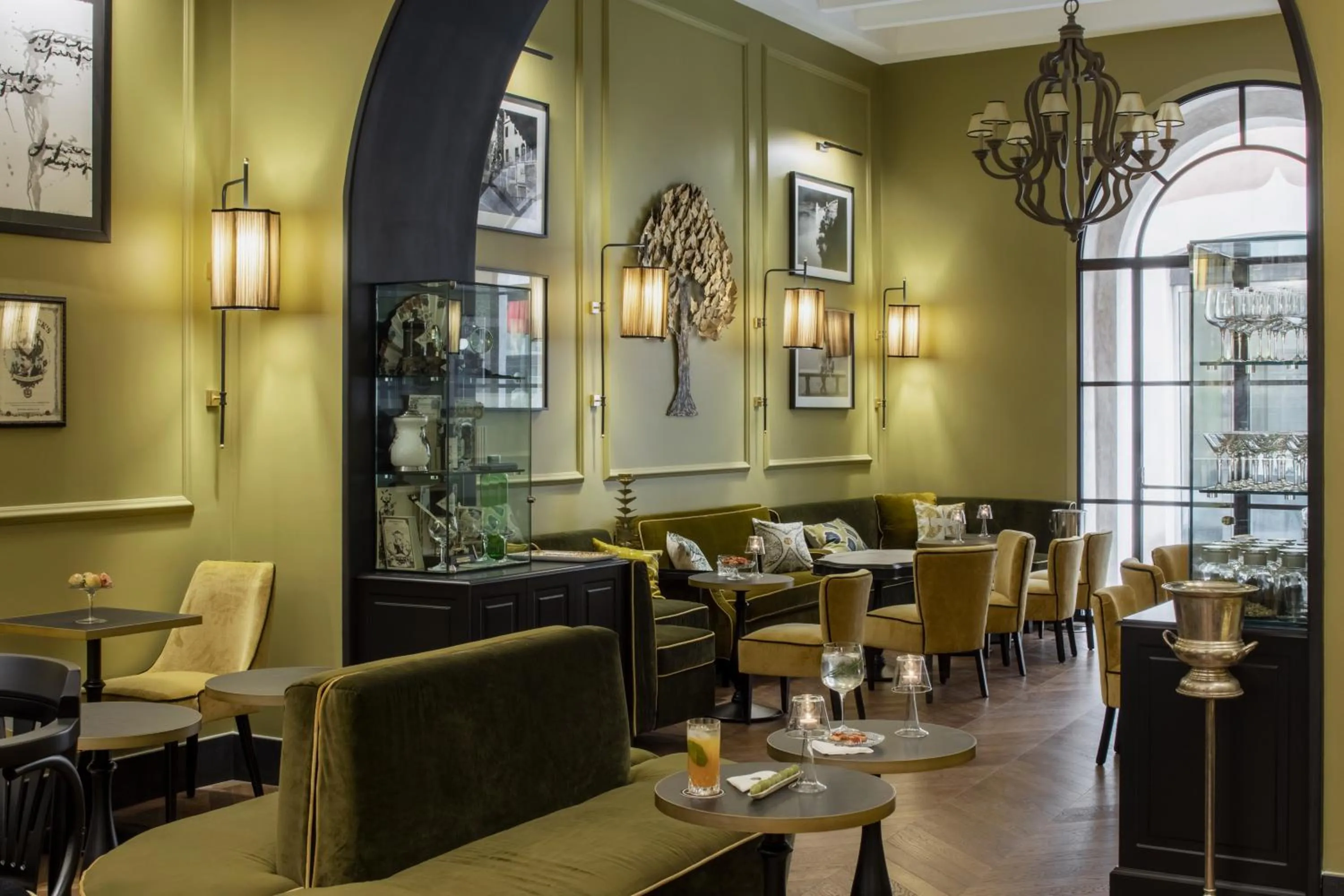 Lounge or bar in HOTEL ADRIANO Rooftop