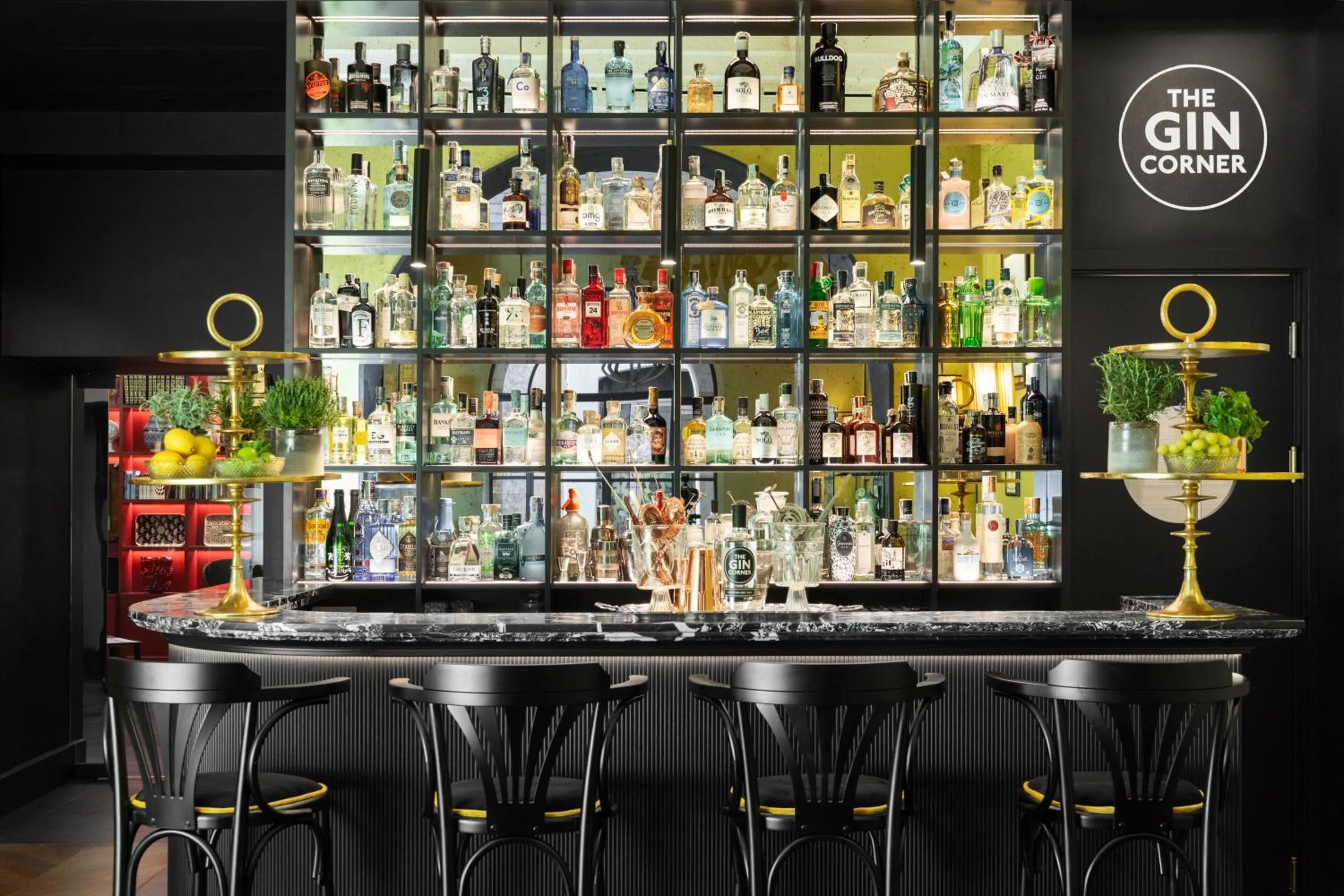 Lounge or bar in HOTEL ADRIANO Rooftop