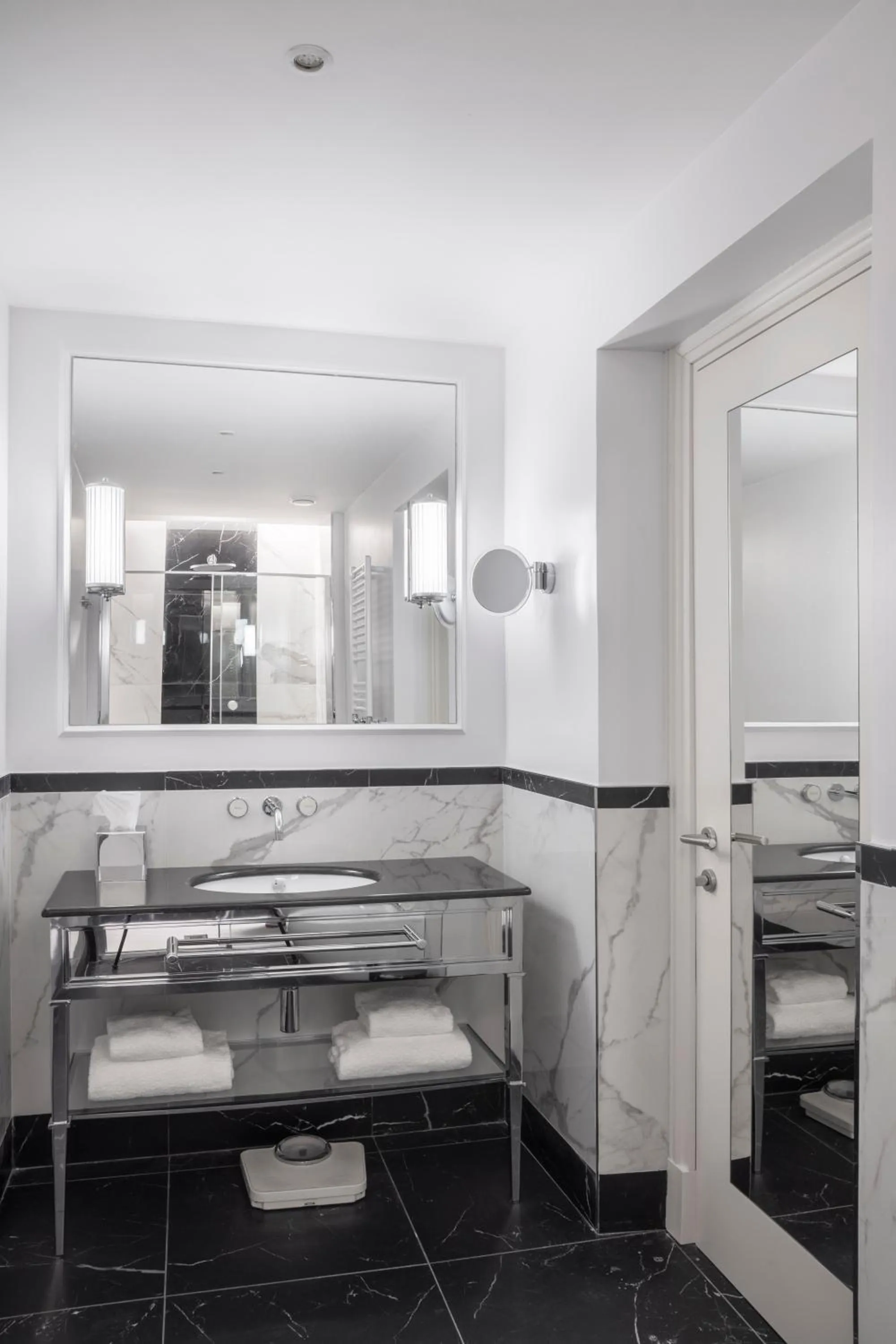 Shower in HOTEL ADRIANO Rooftop