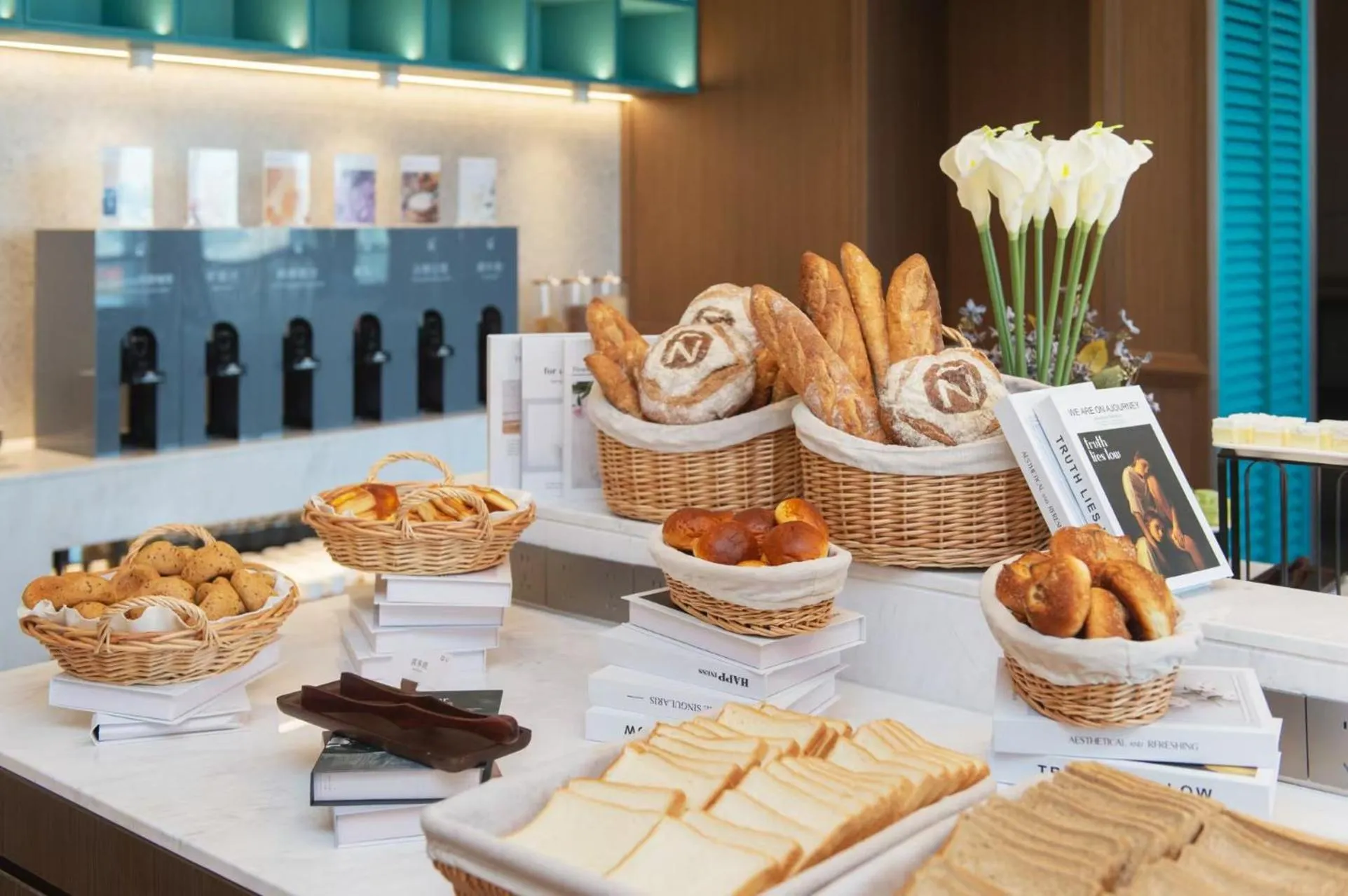 Restaurant/places to eat in Novotel Shanghai Lingang