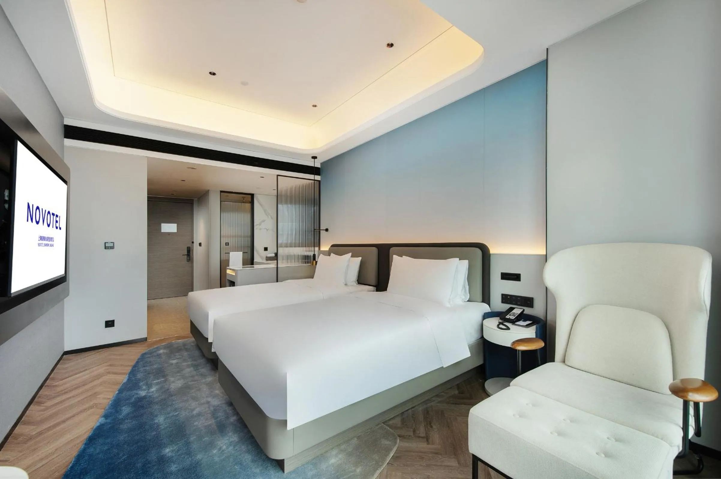 Photo of the whole room, Bed in Novotel Shanghai Lingang