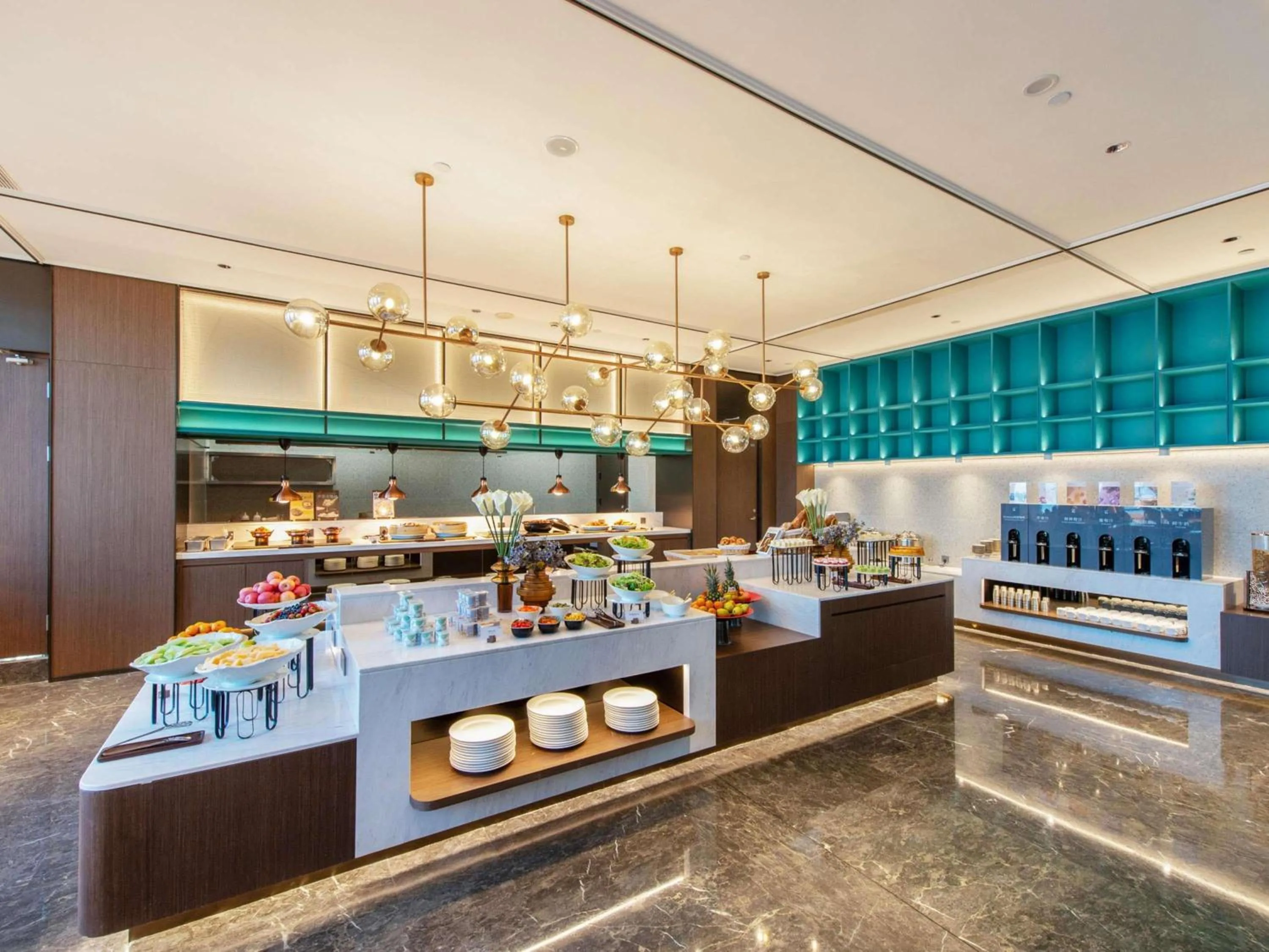 Restaurant/places to eat in Novotel Shanghai Lingang