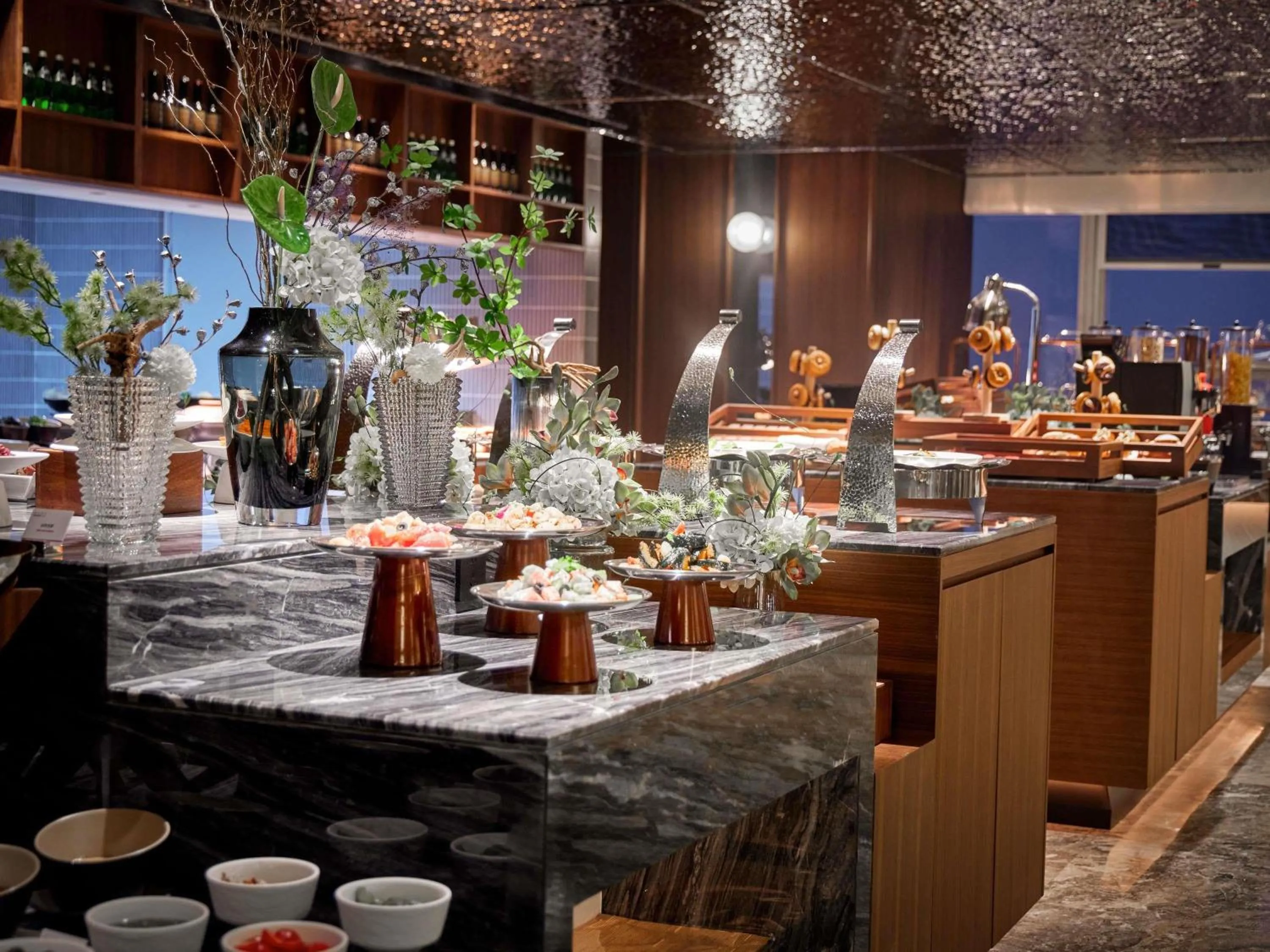 Restaurant/places to eat in Mercure Hefei City Hall Square