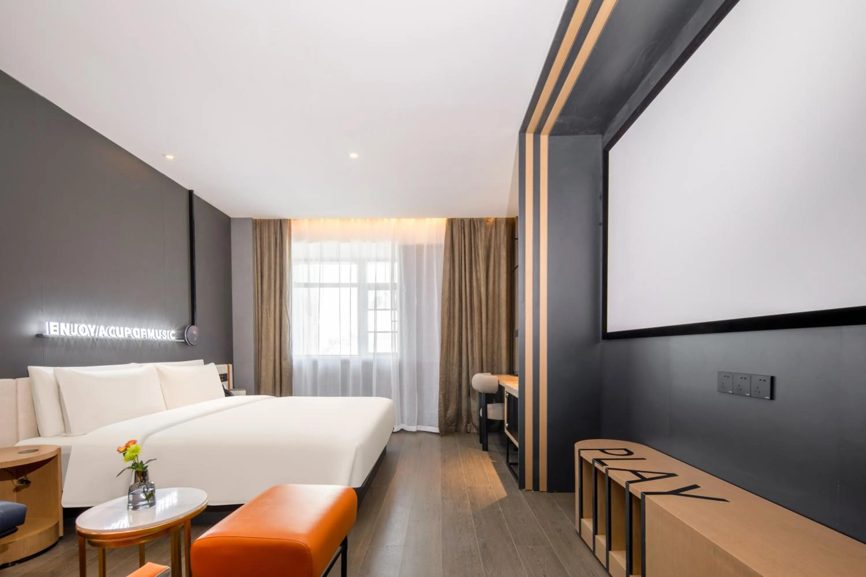 Photo of the whole room, Bed in Mercure Nanjing Sun Yat-sen Mausoleum