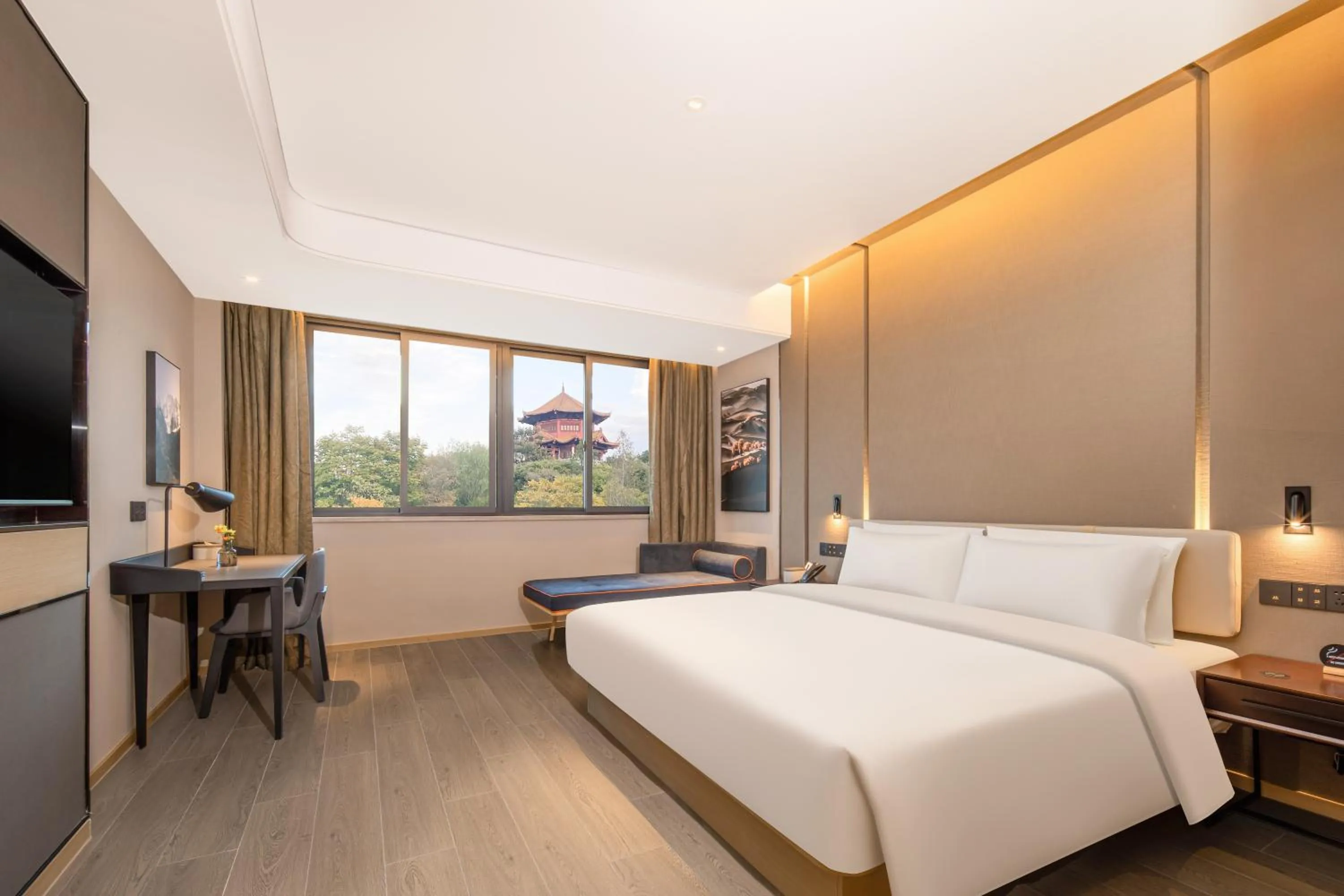 Photo of the whole room, Bed in Mercure Nanjing Sun Yat-sen Mausoleum