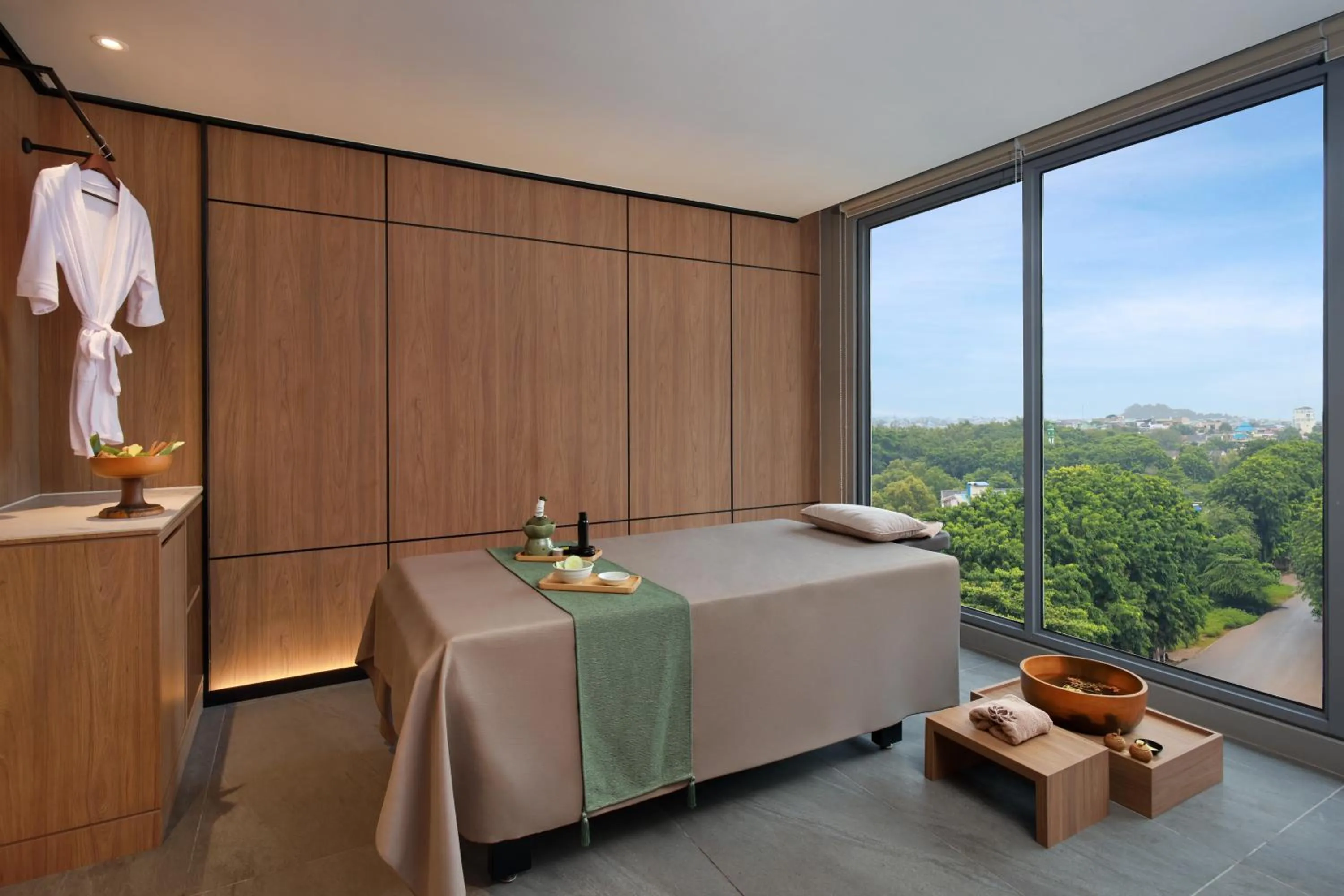 Spa and wellness centre/facilities, Bed in Grand Mercure Batam Centre
