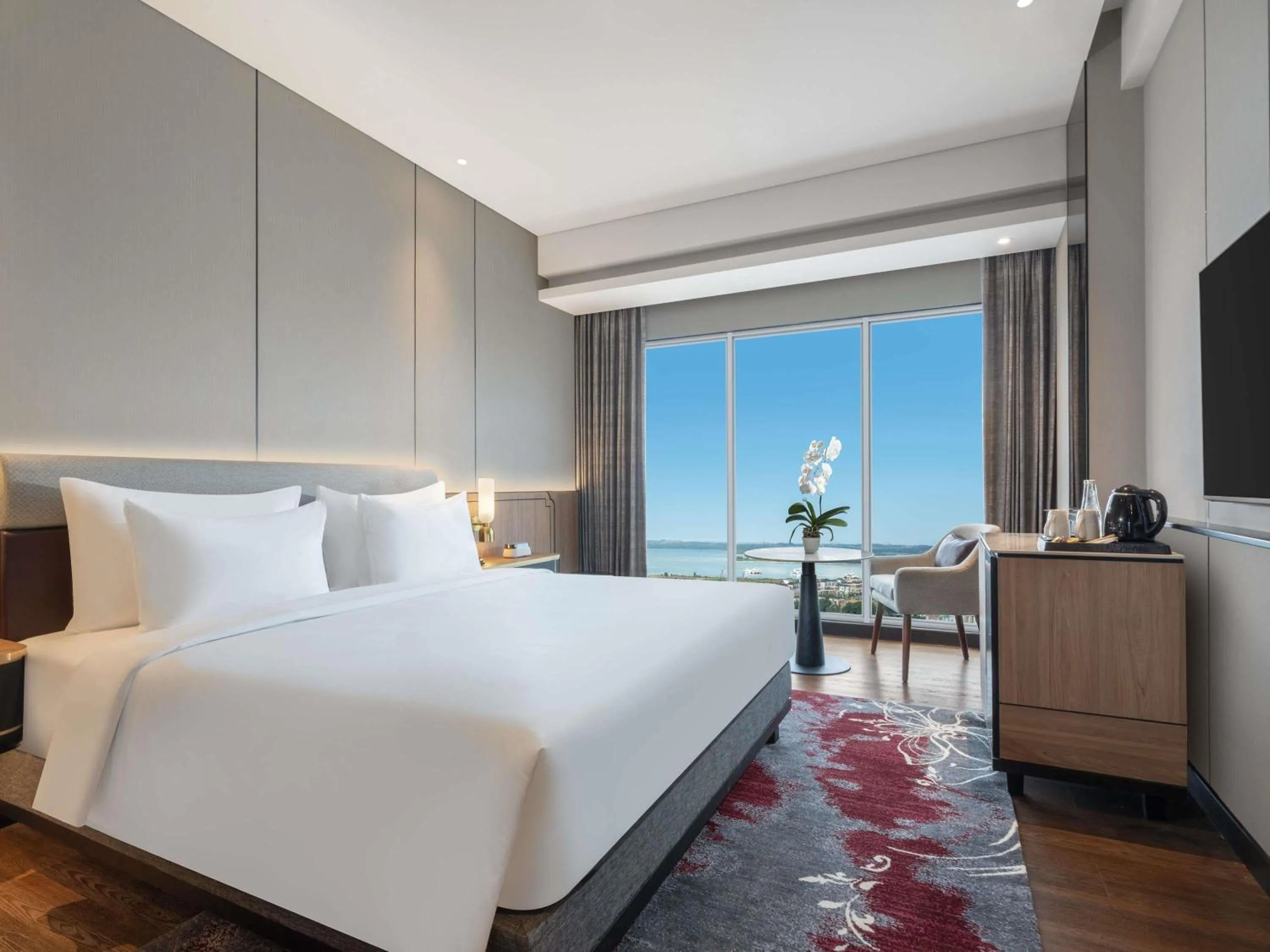 Bedroom, Bed in Grand Mercure Batam Centre