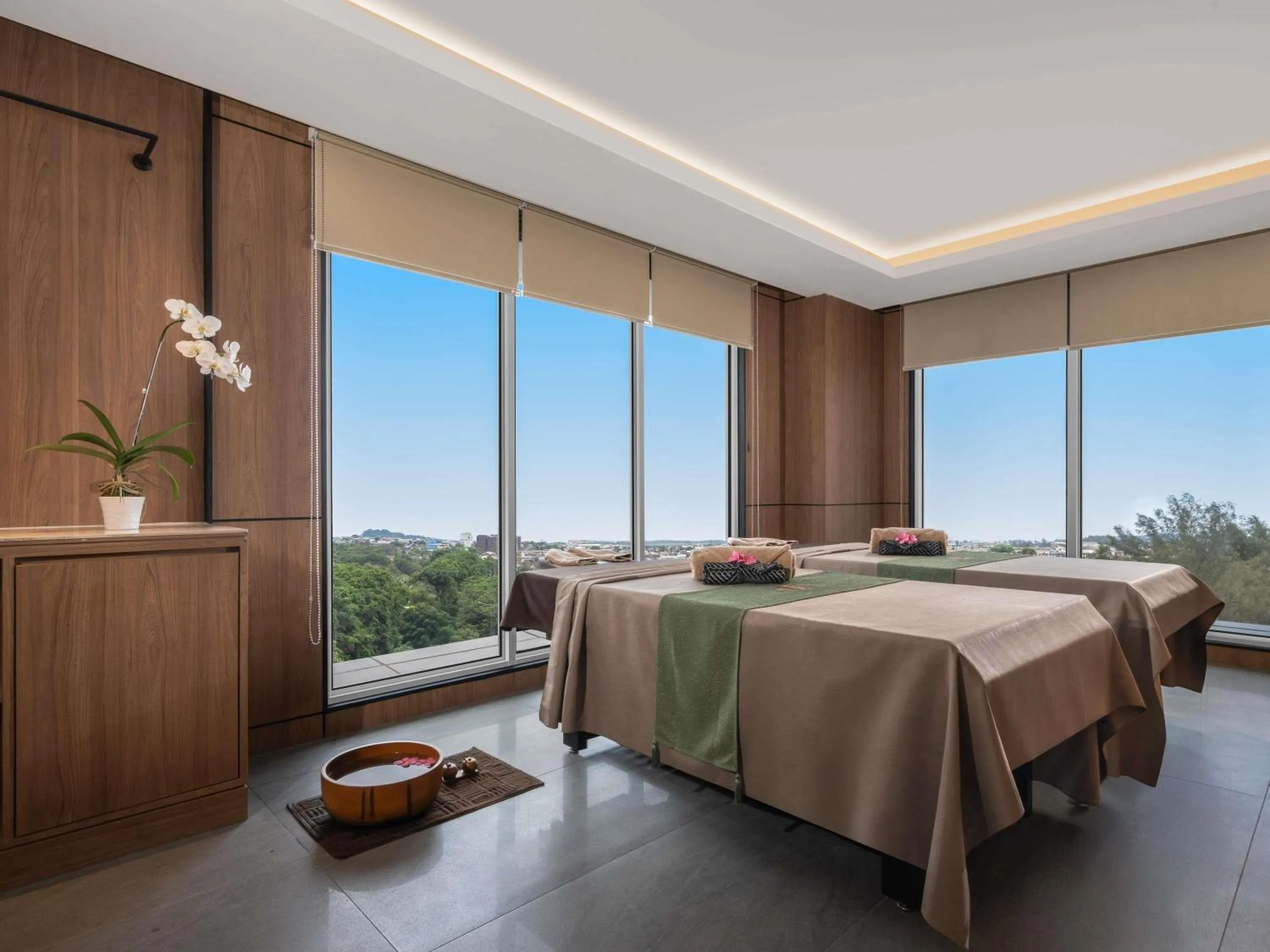 Spa and wellness centre/facilities, Bed in Grand Mercure Batam Centre