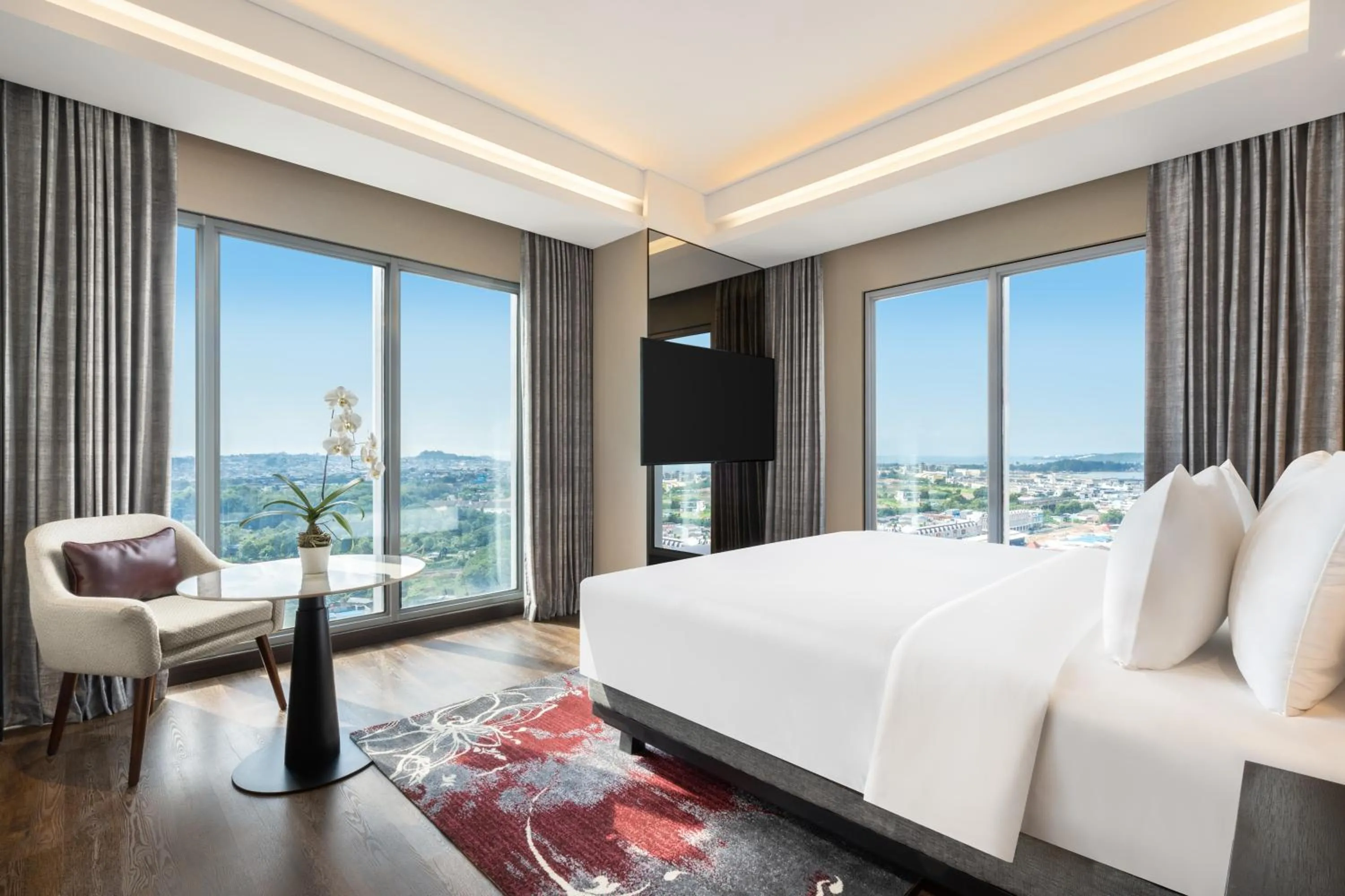 Bedroom, Bed in Grand Mercure Batam Centre