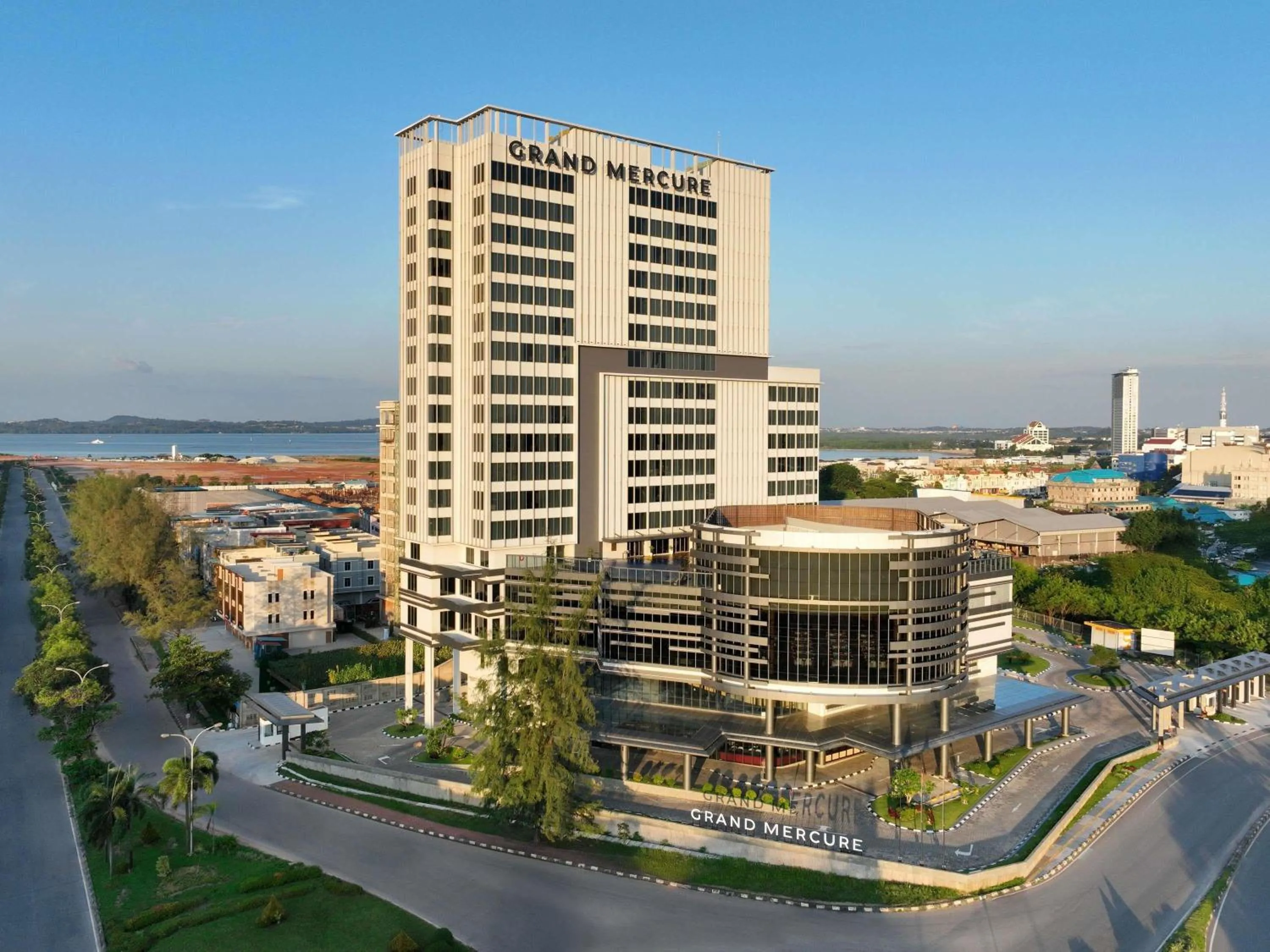 Pool view in Grand Mercure Batam Centre