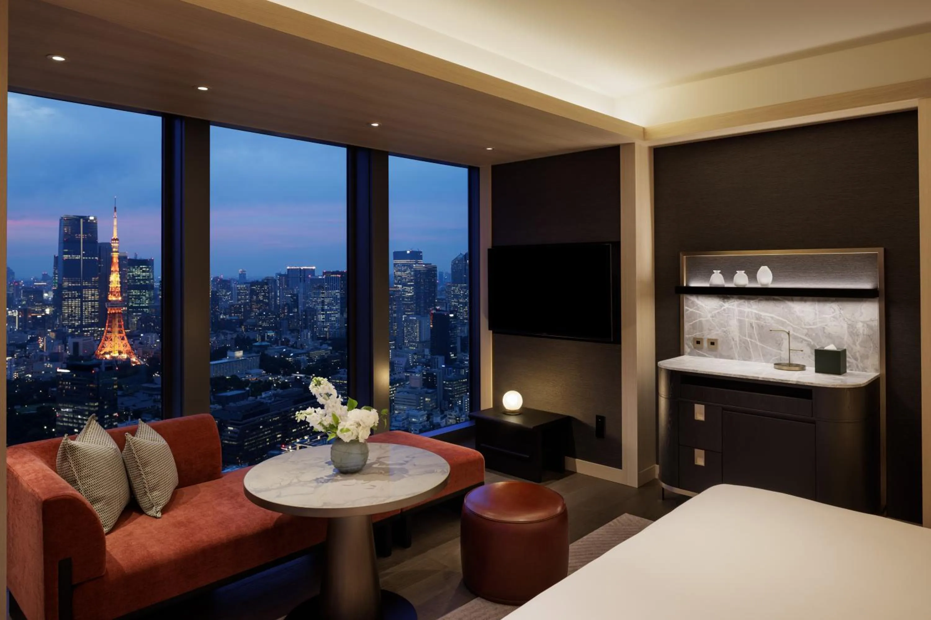 Living room, Bed in Fairmont Tokyo