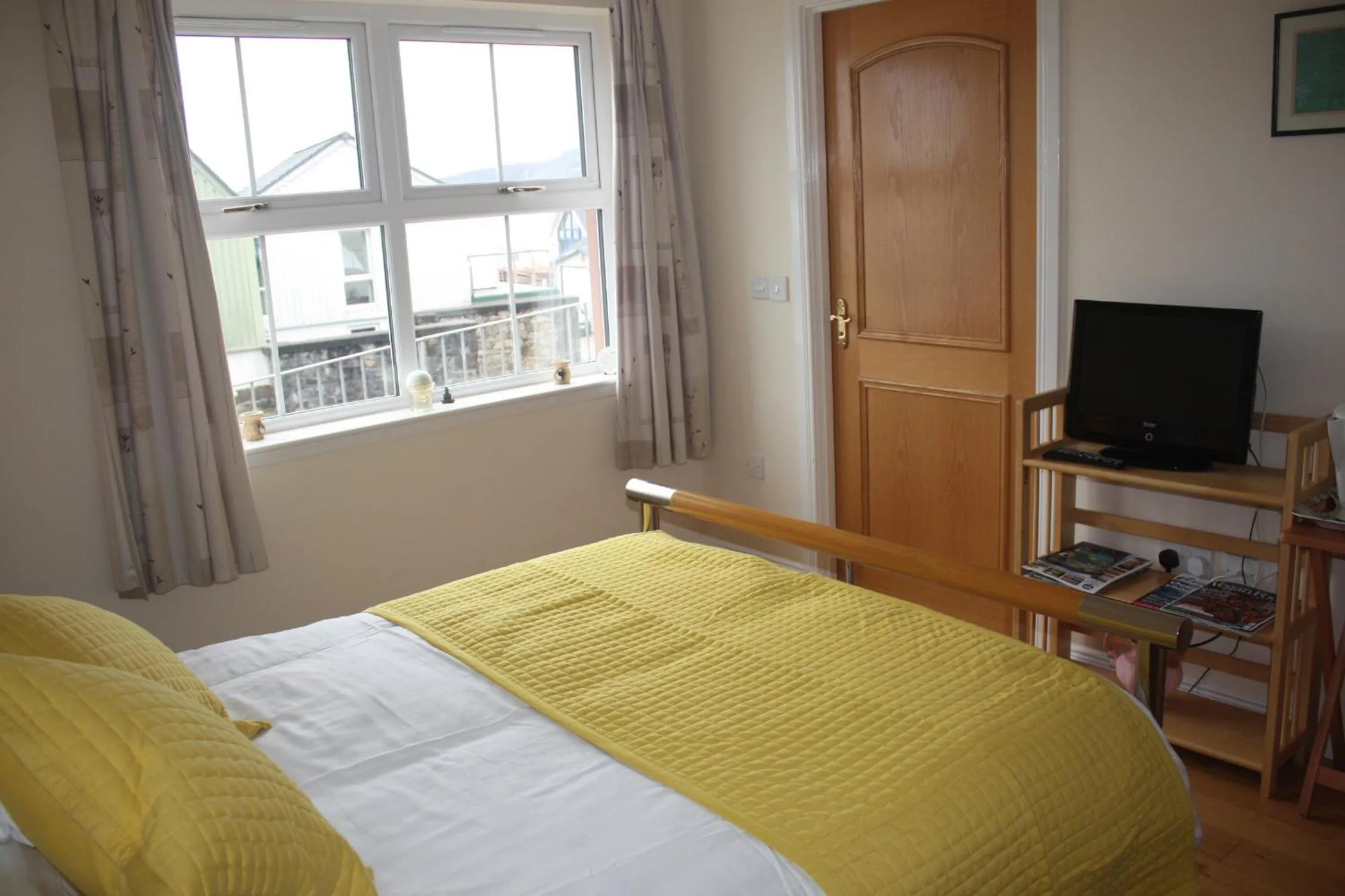 Bed in Stonewater House Vegan Bed and Breakfast