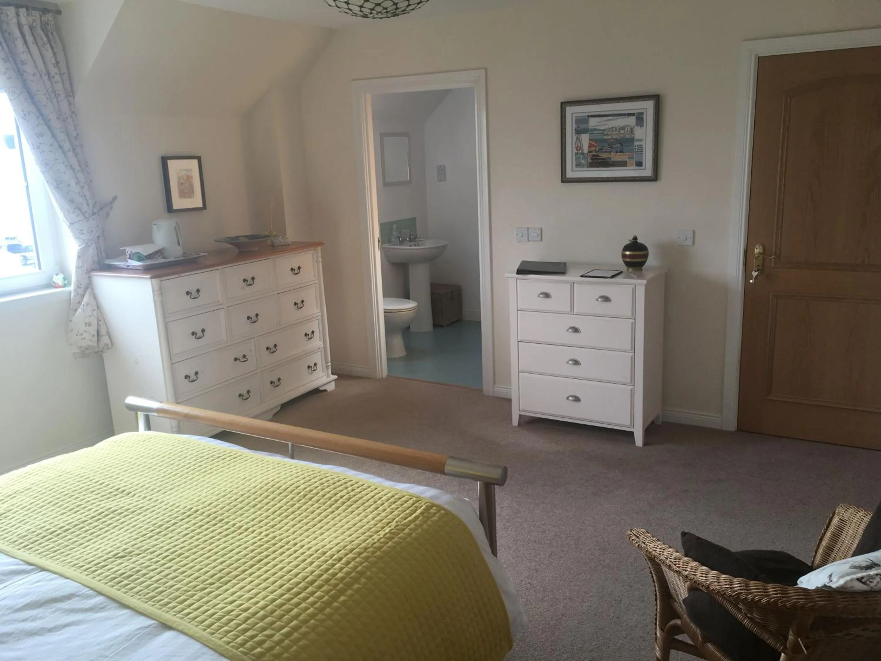 Bed in Stonewater House Vegan Bed and Breakfast