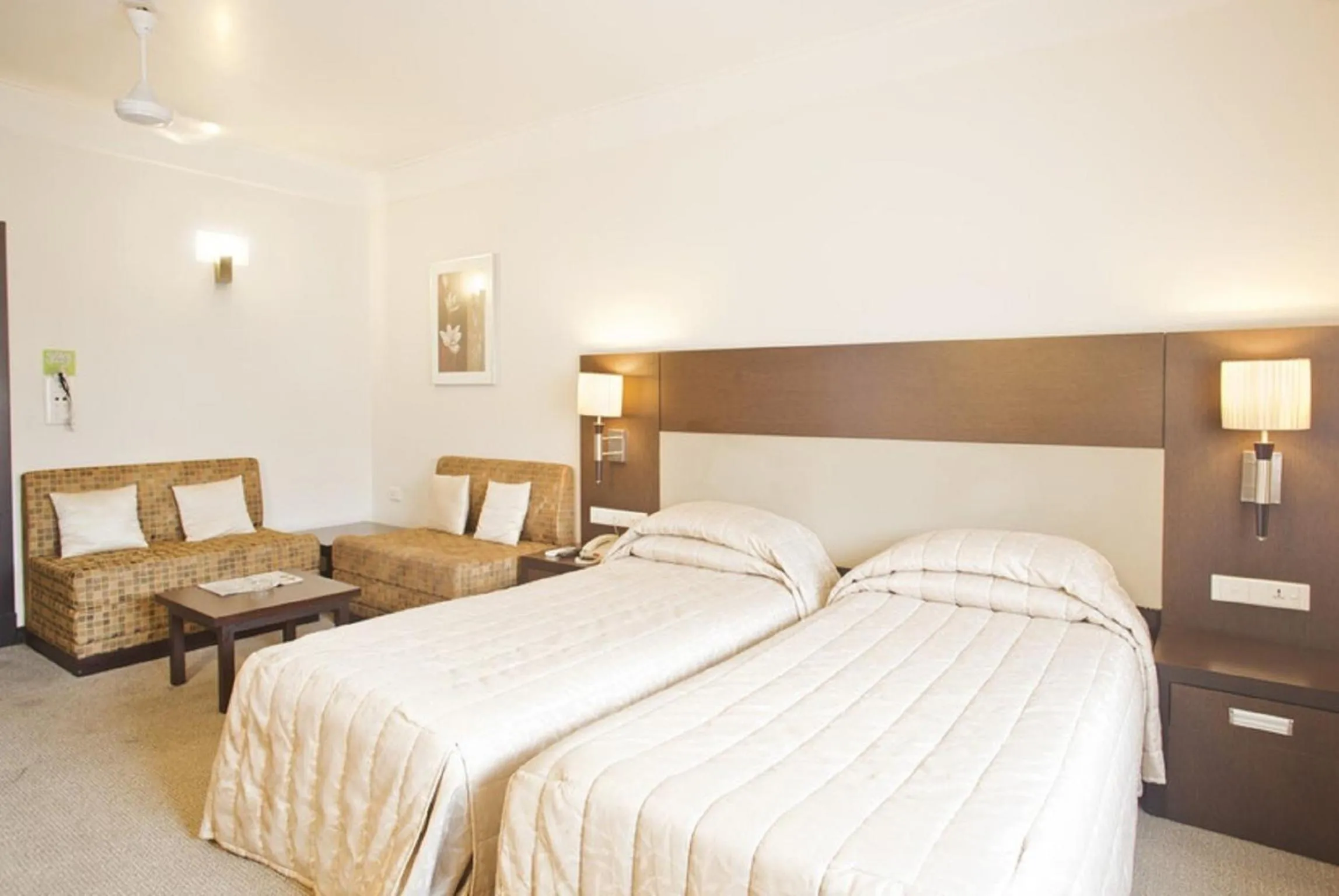 Seating area, Bed in Hotel Silver Palace