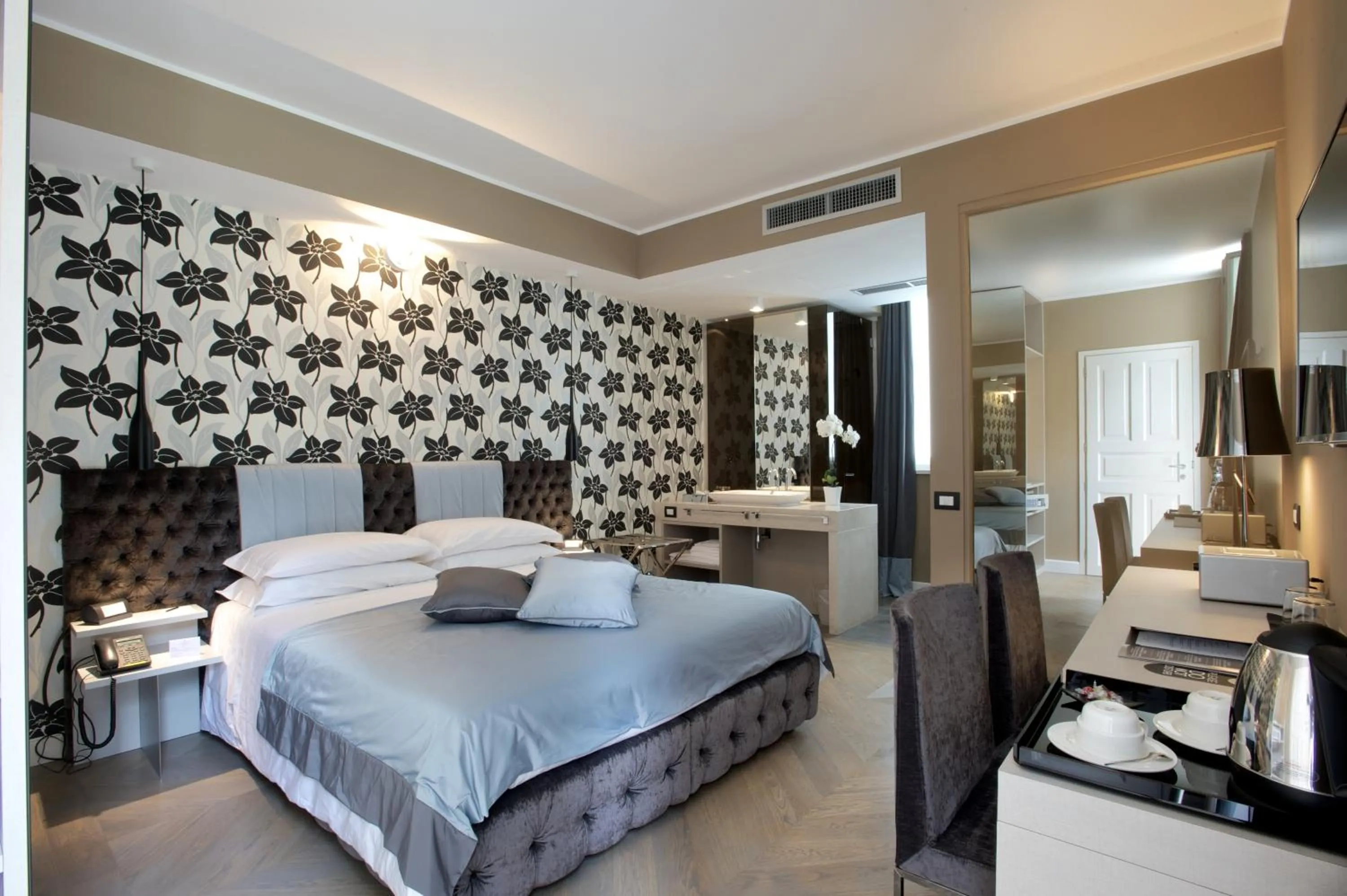 Photo of the whole room, Bed in Fuori Porta House