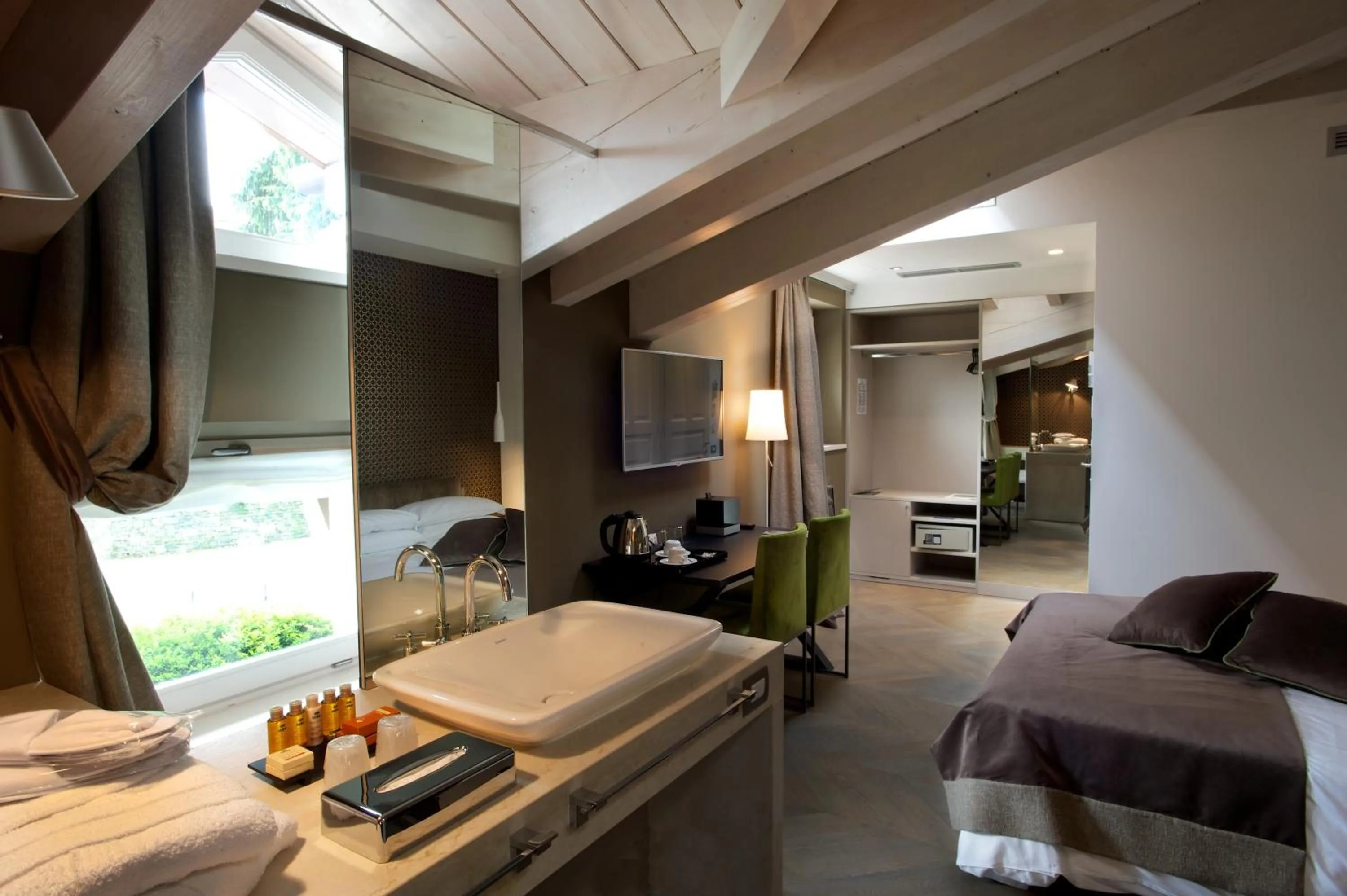 Photo of the whole room, Bed in Fuori Porta House