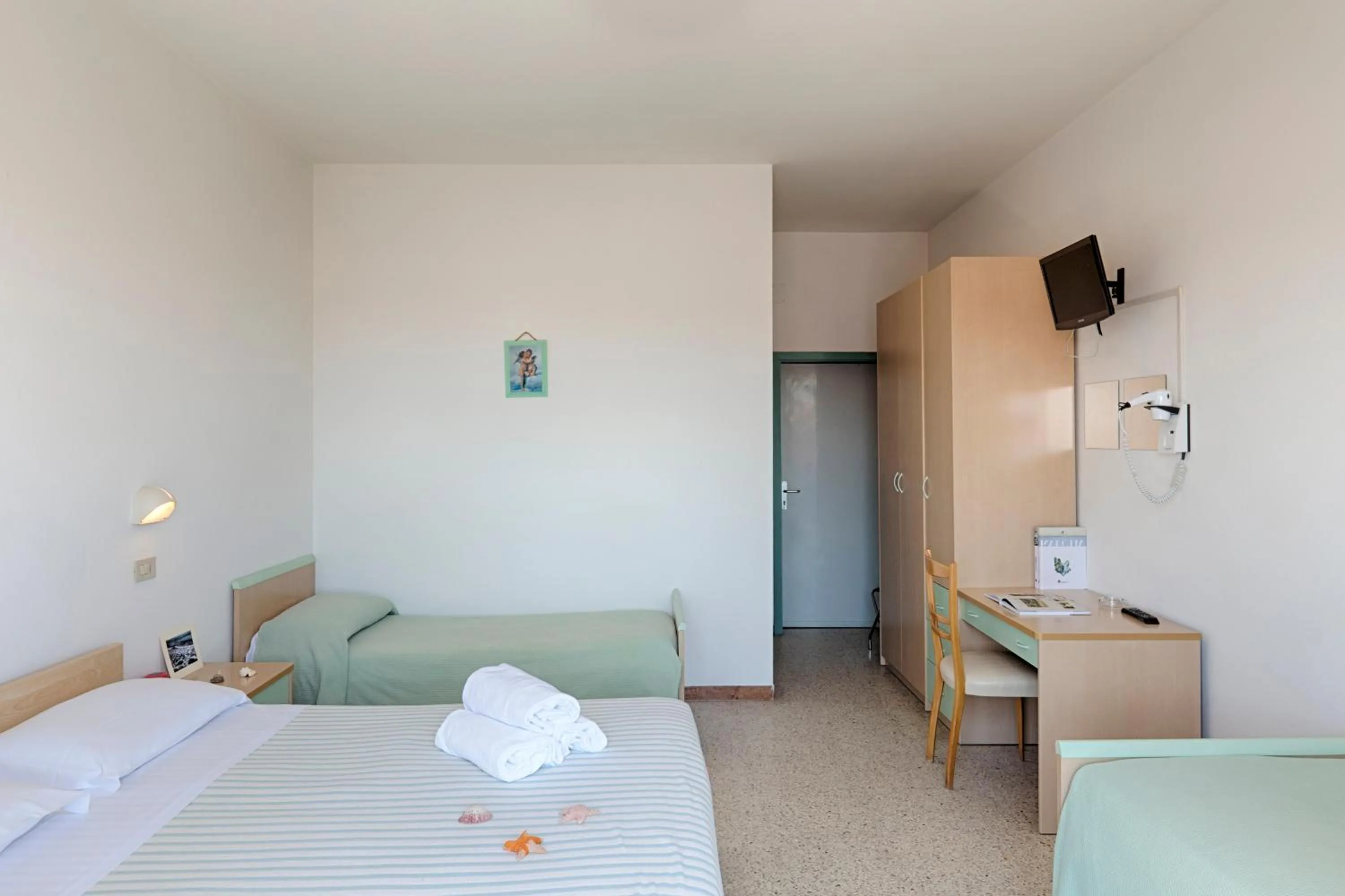 Photo of the whole room, Bed in Hotel Dinarica