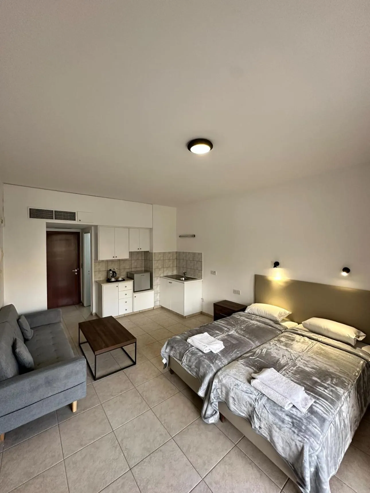 Living room, Bed in New York Plaza Hotel Apartments