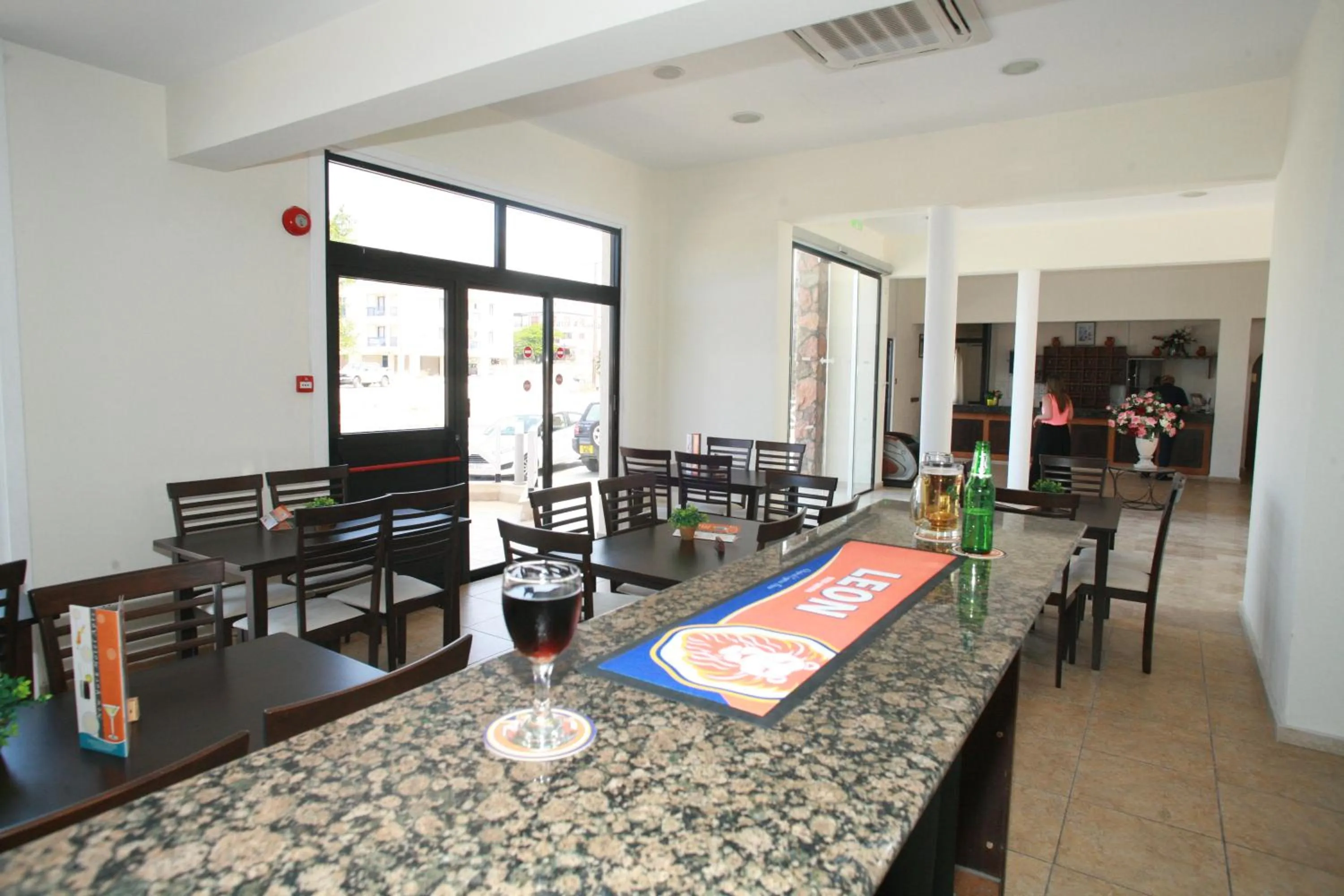 Lounge or bar in New York Plaza Hotel Apartments