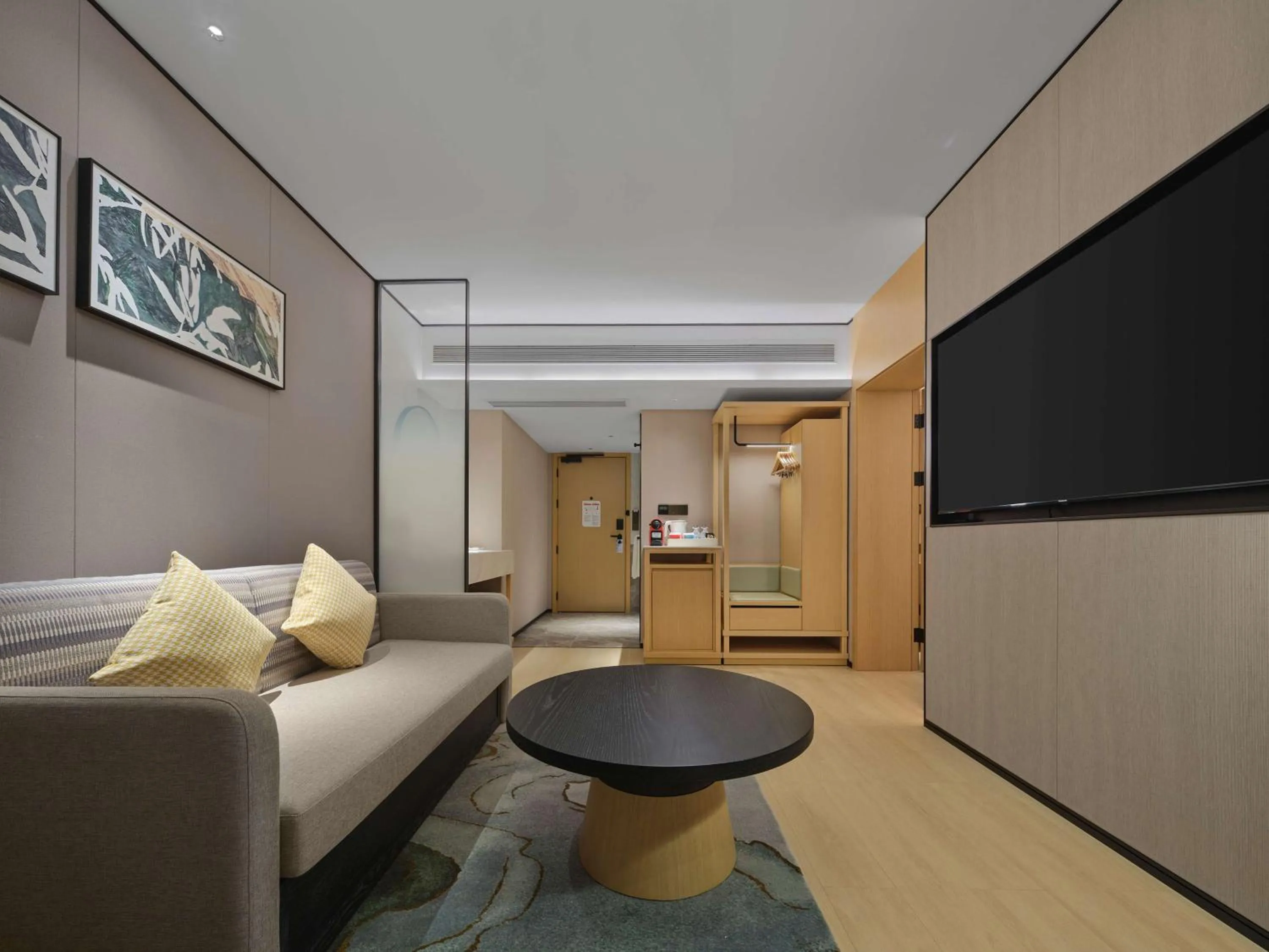 Living room, Bed in Hilton Garden Inn Chengdu Tianfu Panda Tower