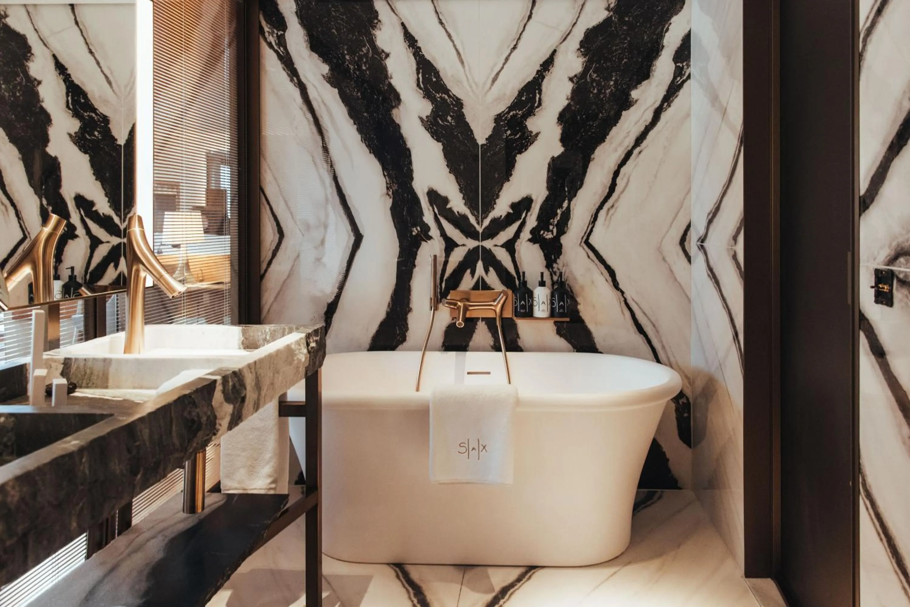 Bathroom in Hotel SAX Paris, LXR Hotels & Resorts