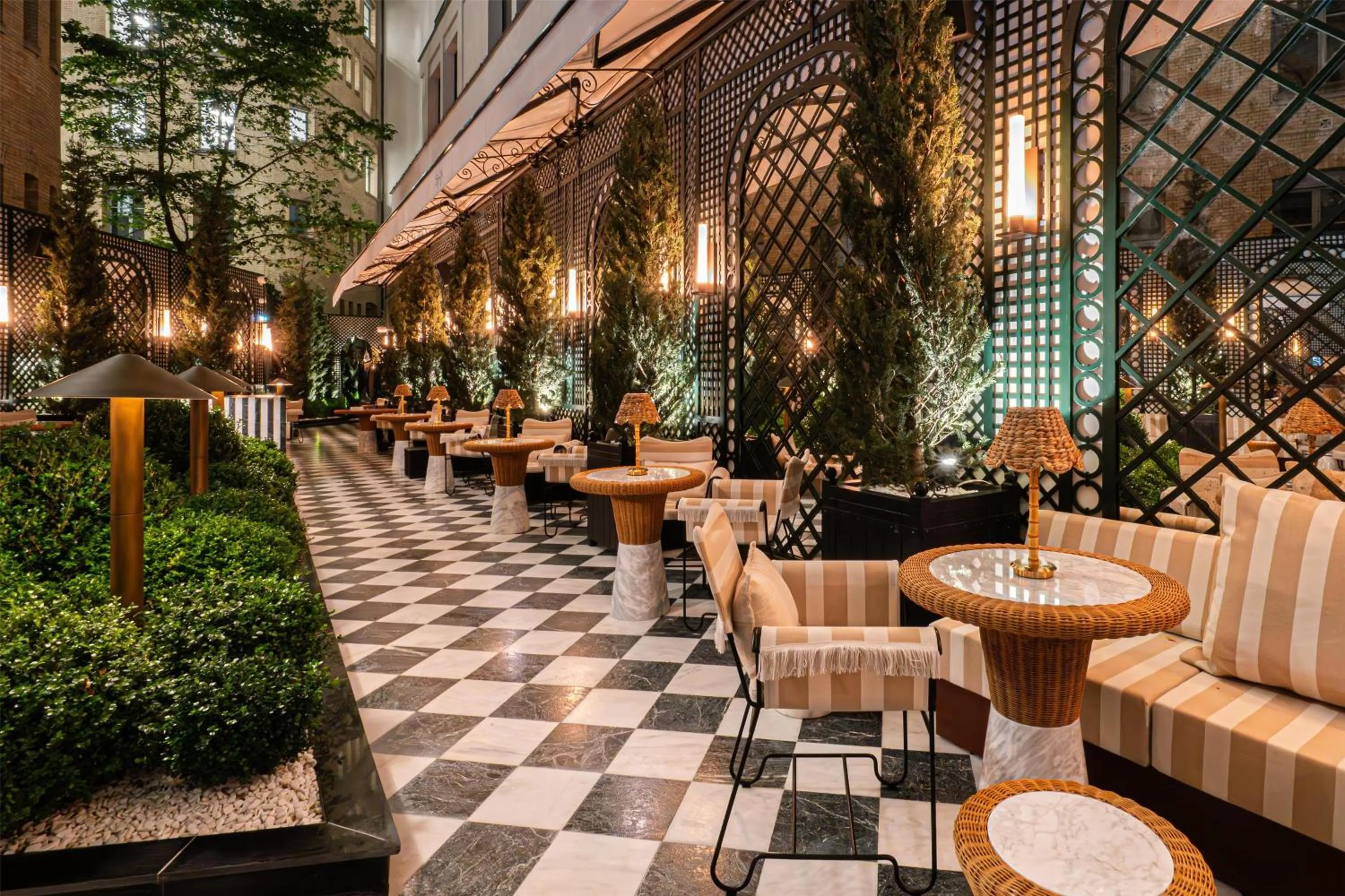 Restaurant/places to eat in Hotel SAX Paris, LXR Hotels & Resorts