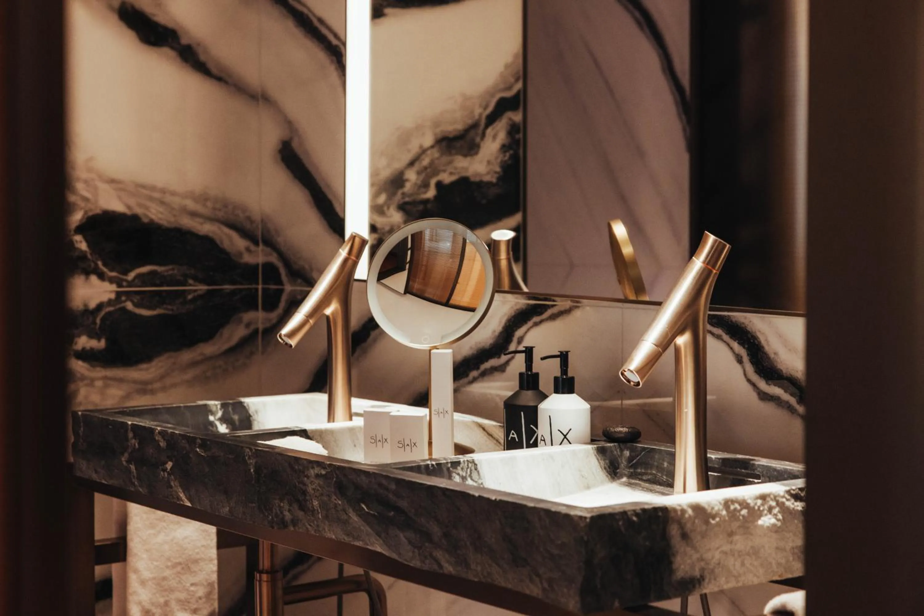 Bathroom in Hotel SAX Paris, LXR Hotels & Resorts