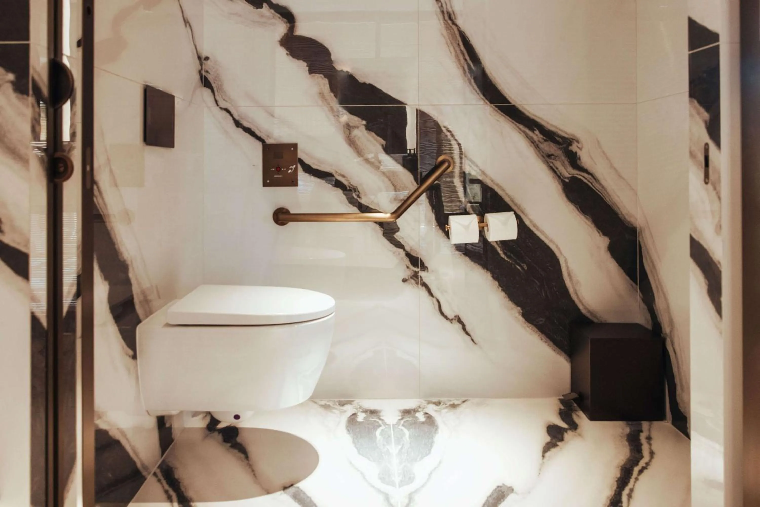 Bathroom in Hotel SAX Paris, LXR Hotels & Resorts