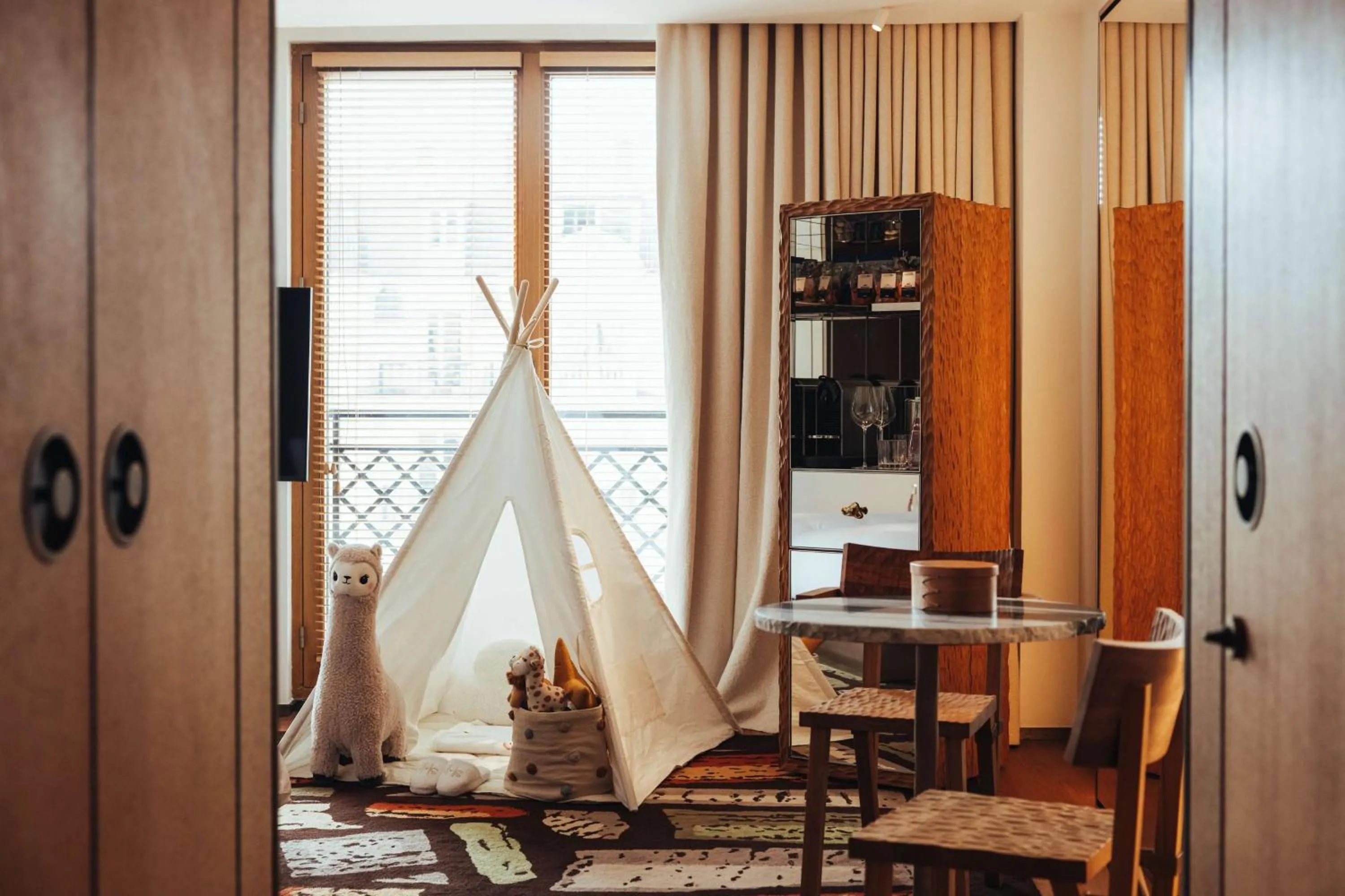 Living room in Hotel SAX Paris, LXR Hotels & Resorts