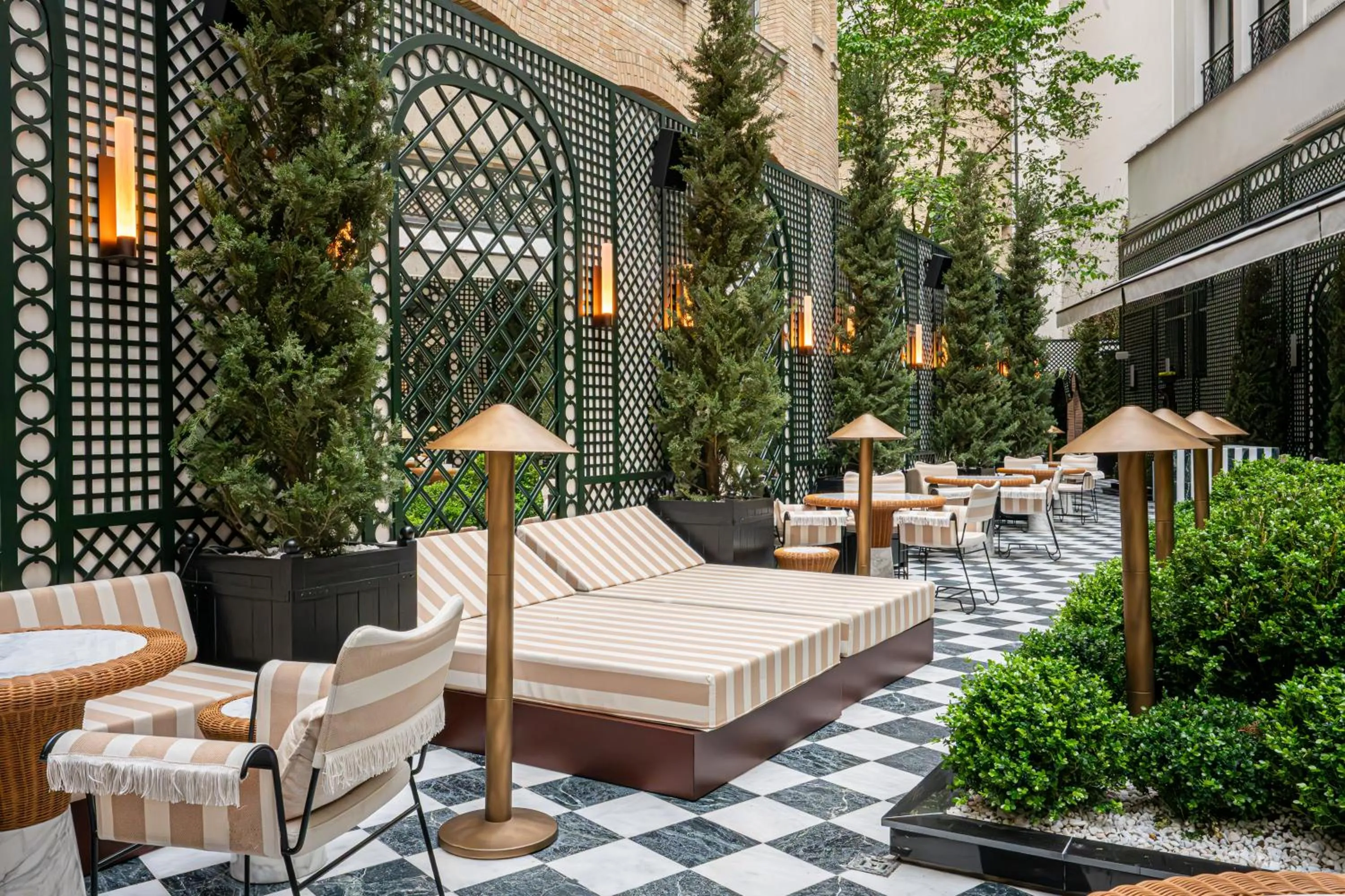 Restaurant/places to eat in Hotel SAX Paris, LXR Hotels & Resorts