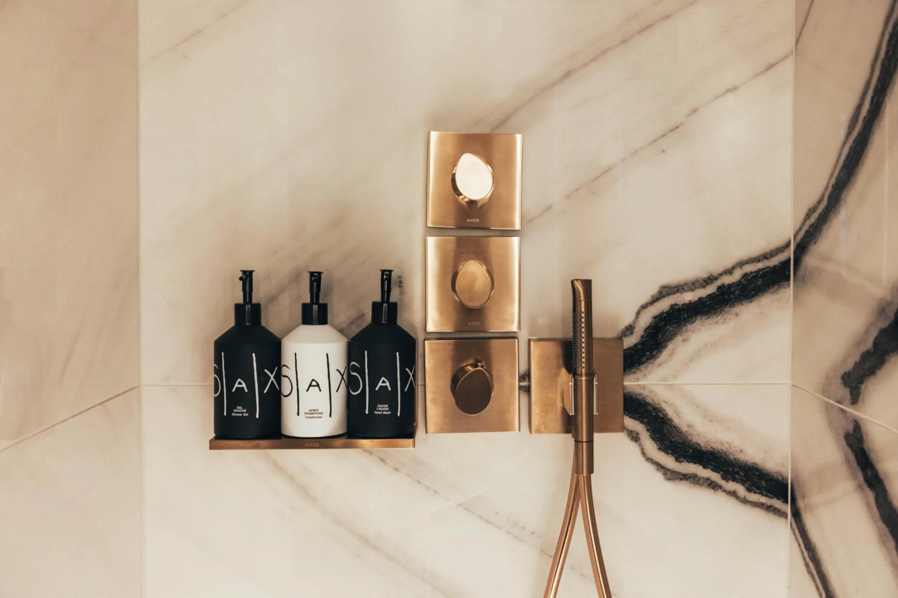 Bathroom in Hotel SAX Paris, LXR Hotels & Resorts