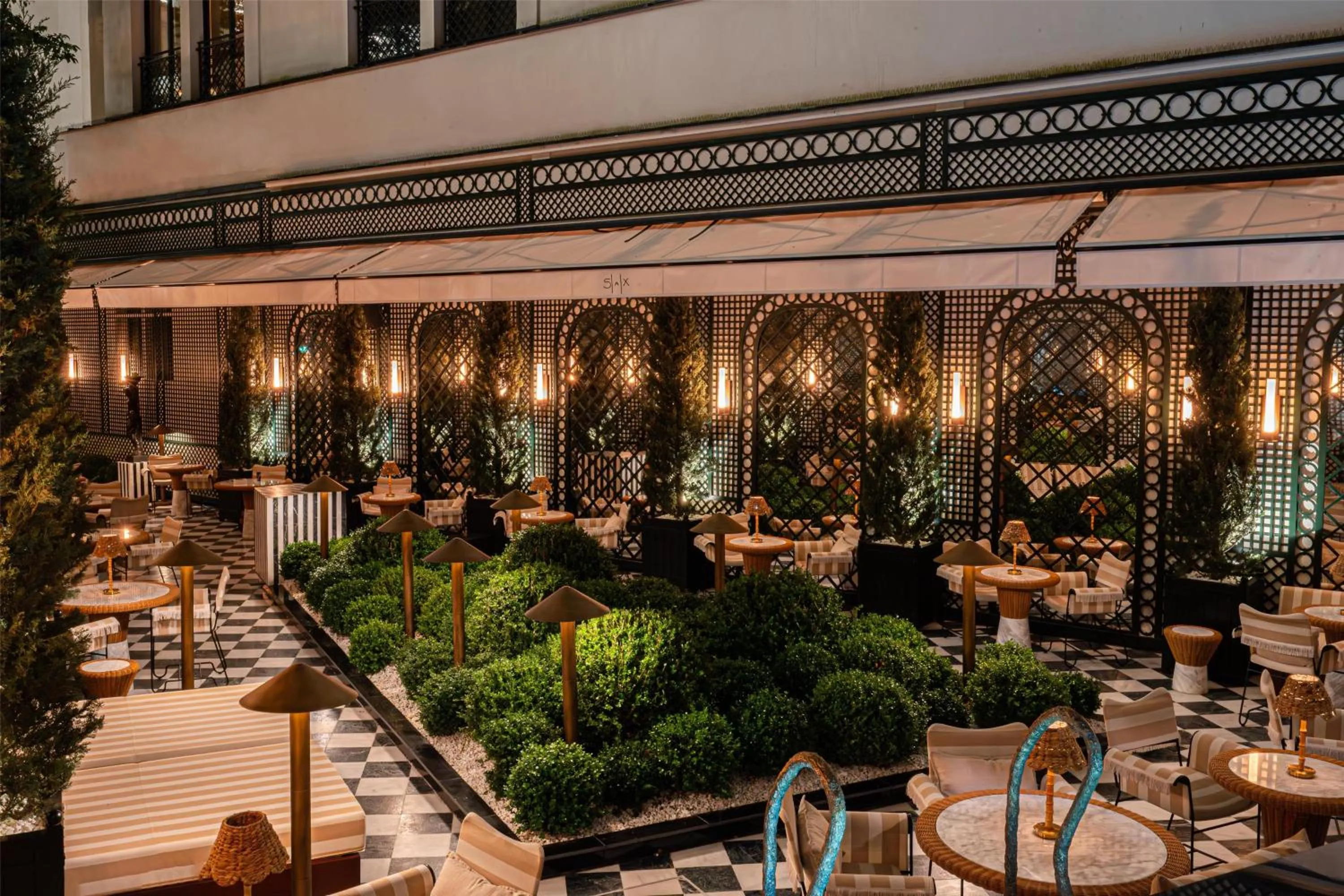 Restaurant/places to eat in Hotel SAX Paris, LXR Hotels & Resorts