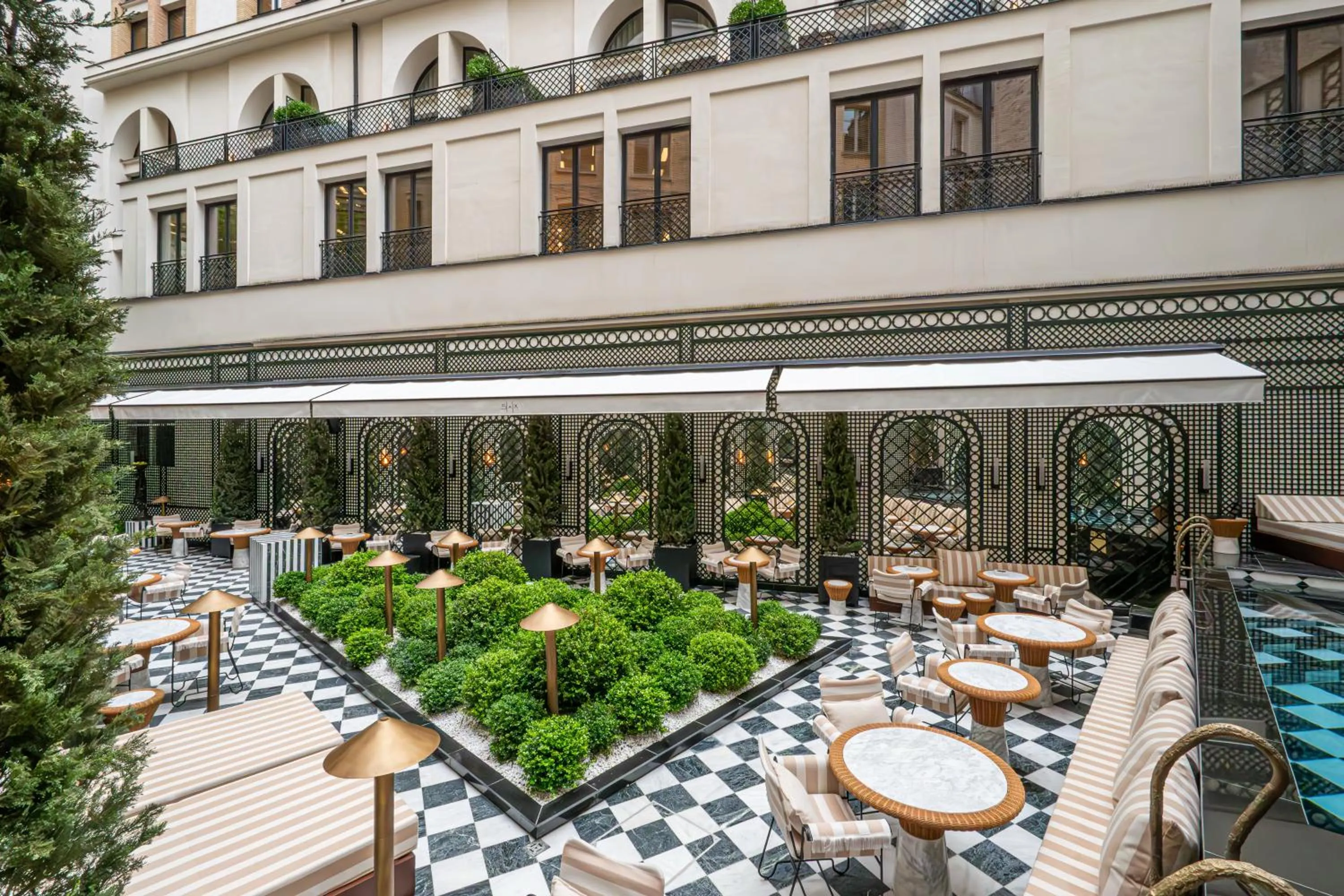 Restaurant/places to eat in Hotel SAX Paris, LXR Hotels & Resorts