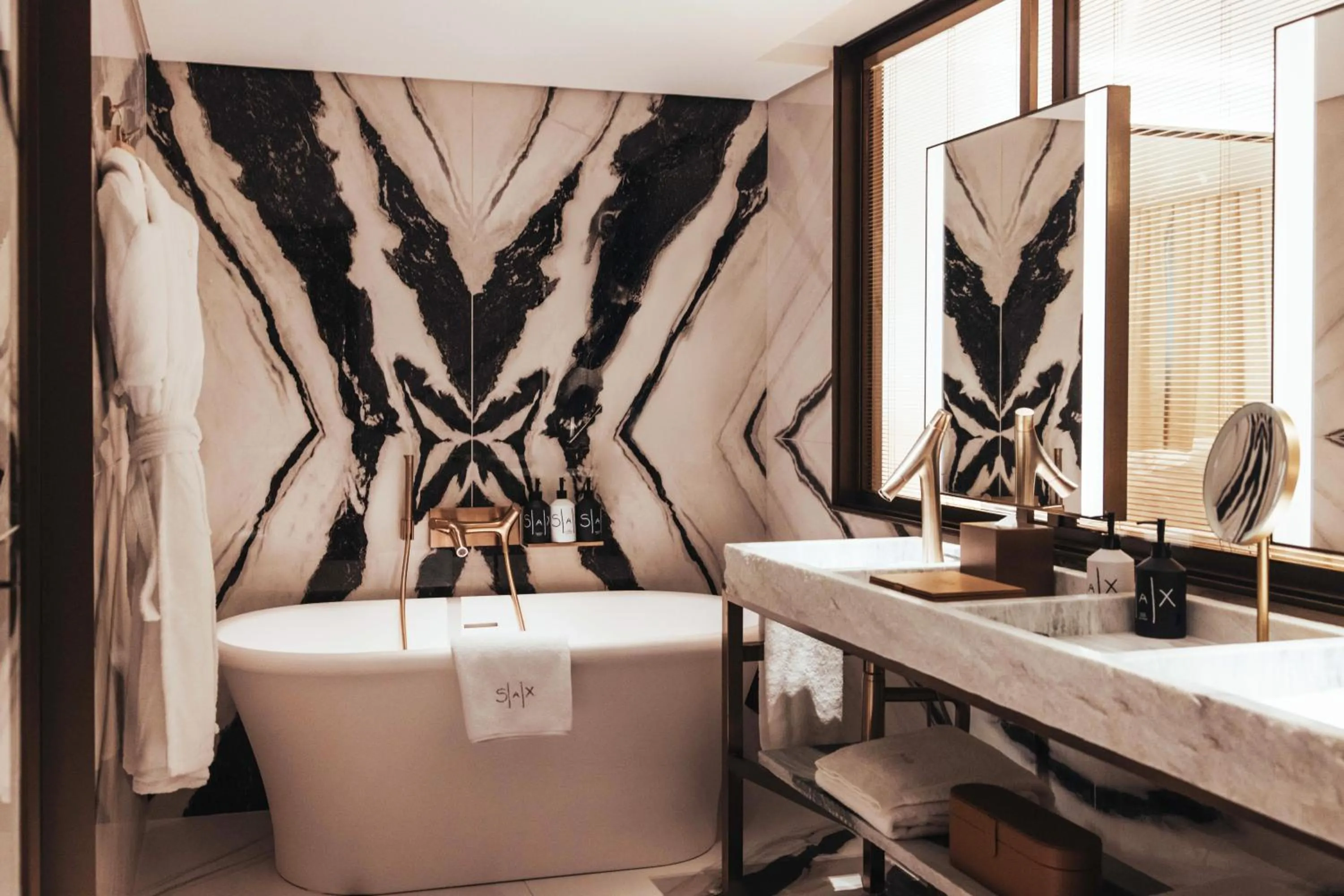 Bathroom in Hotel SAX Paris, LXR Hotels & Resorts