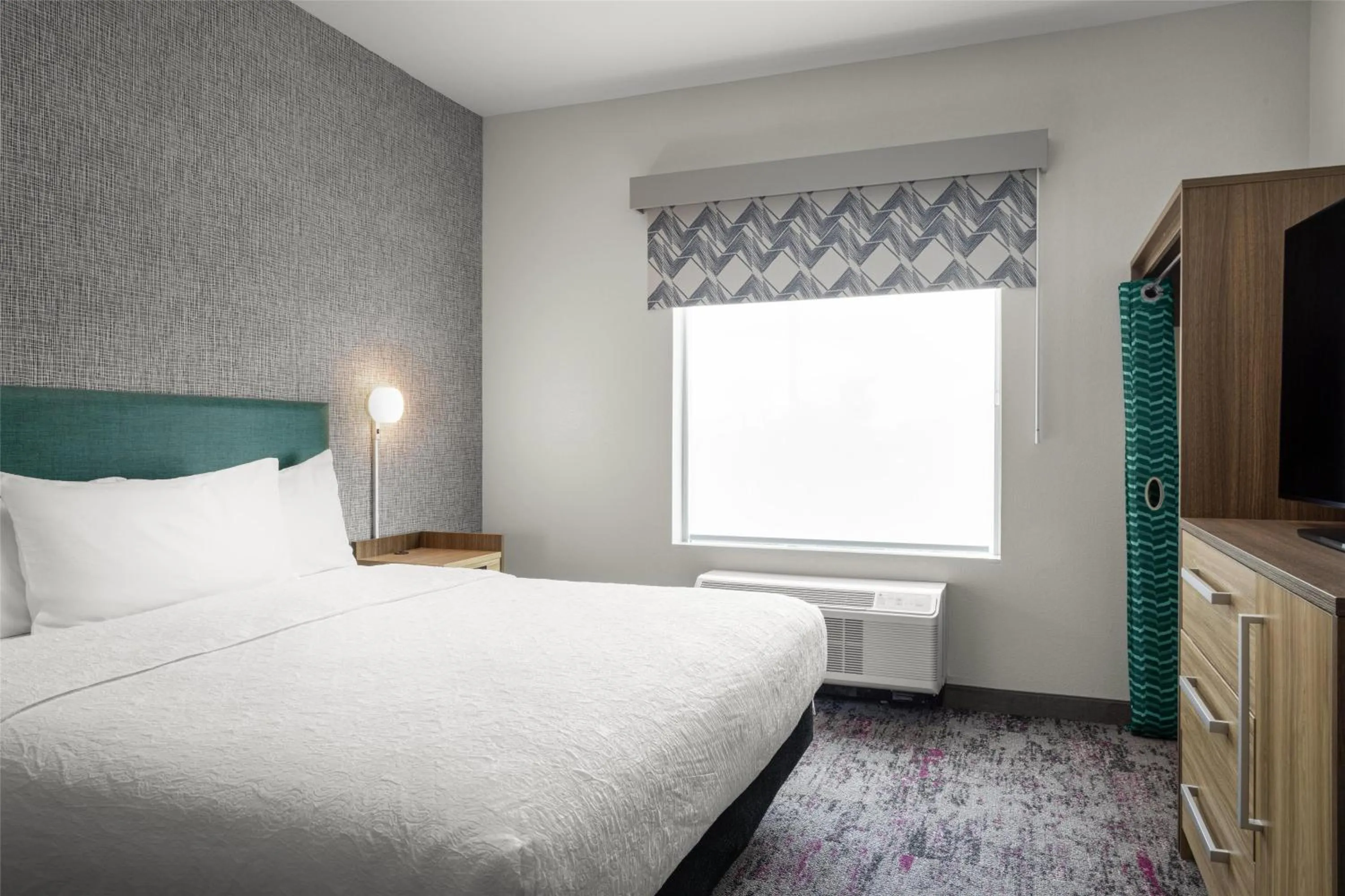 Bed in Home2 Suites By Hilton Dry Ridge