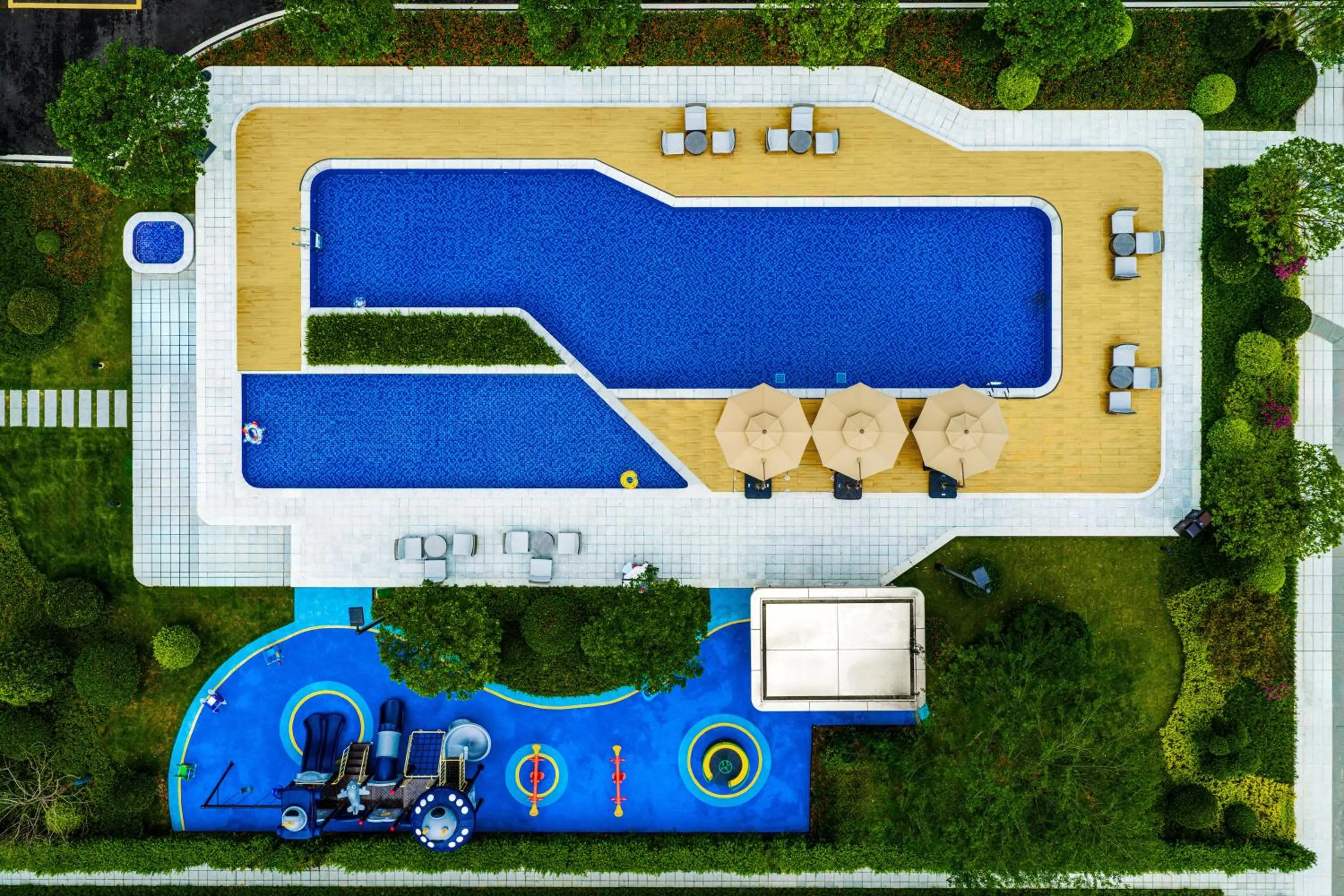 Swimming pool in Hilton Garden Inn Zhangjiajie Wulingyuan