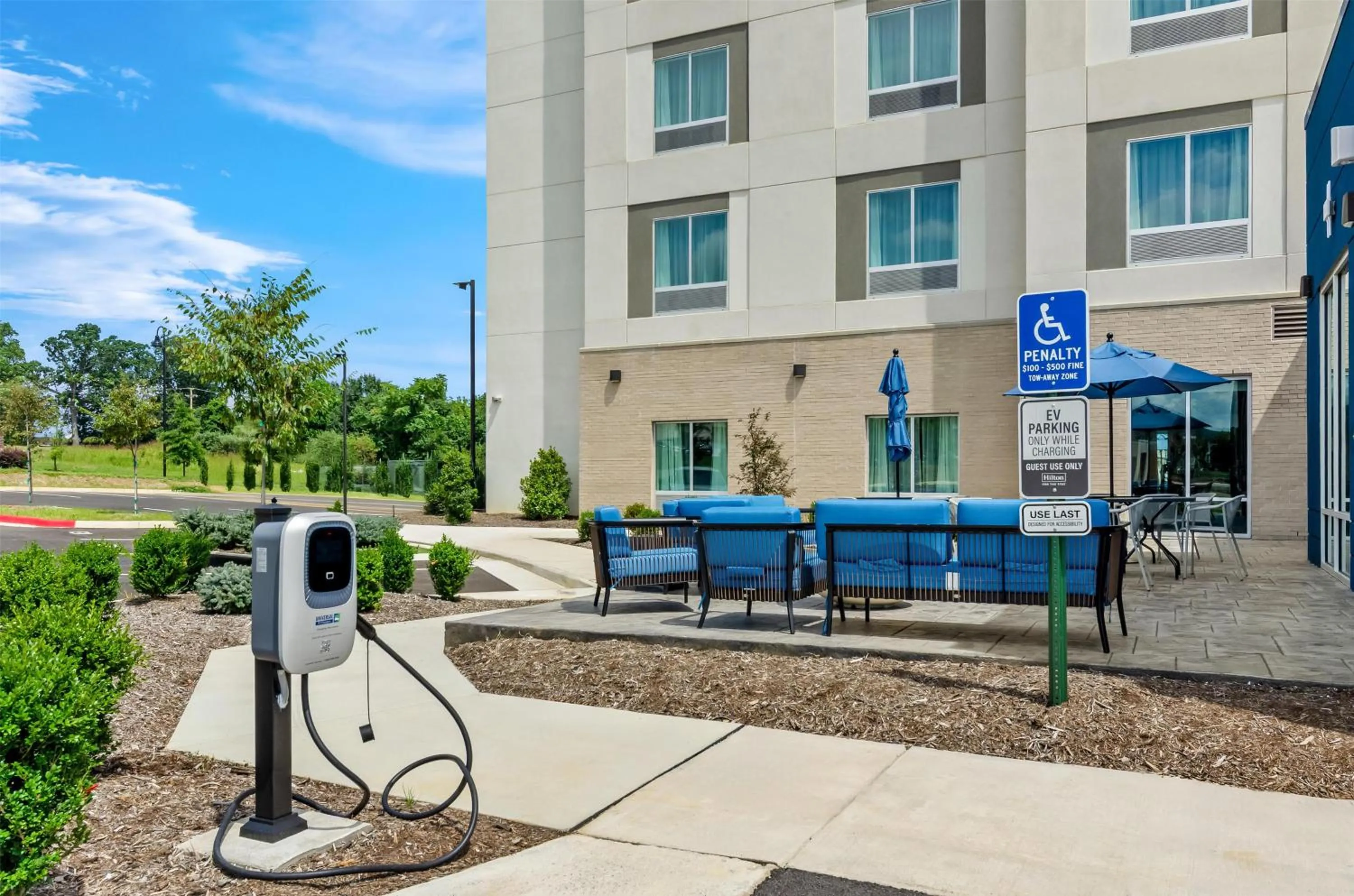 Property building in Hampton Inn Daleville