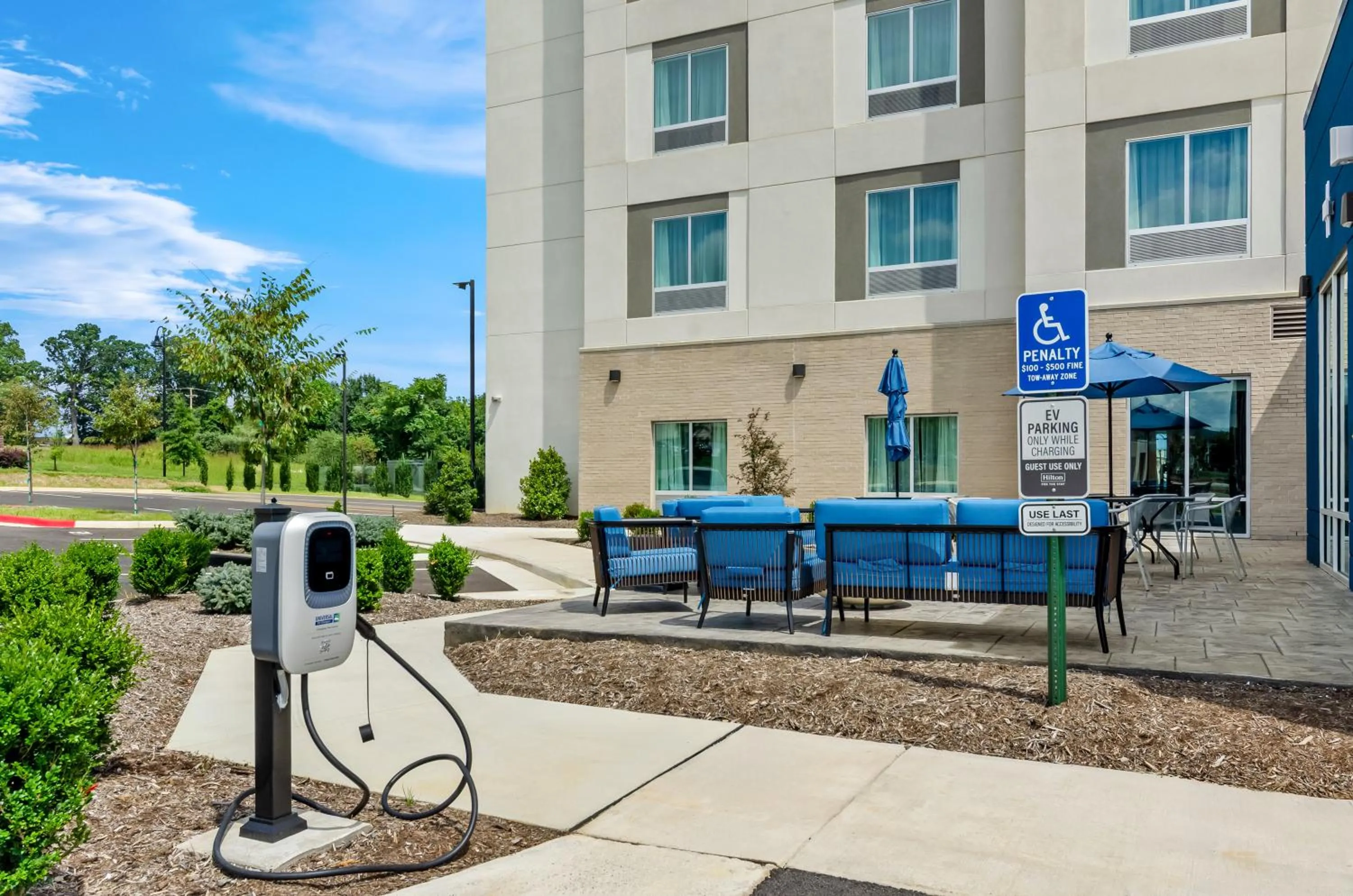 Patio in Hampton Inn Daleville
