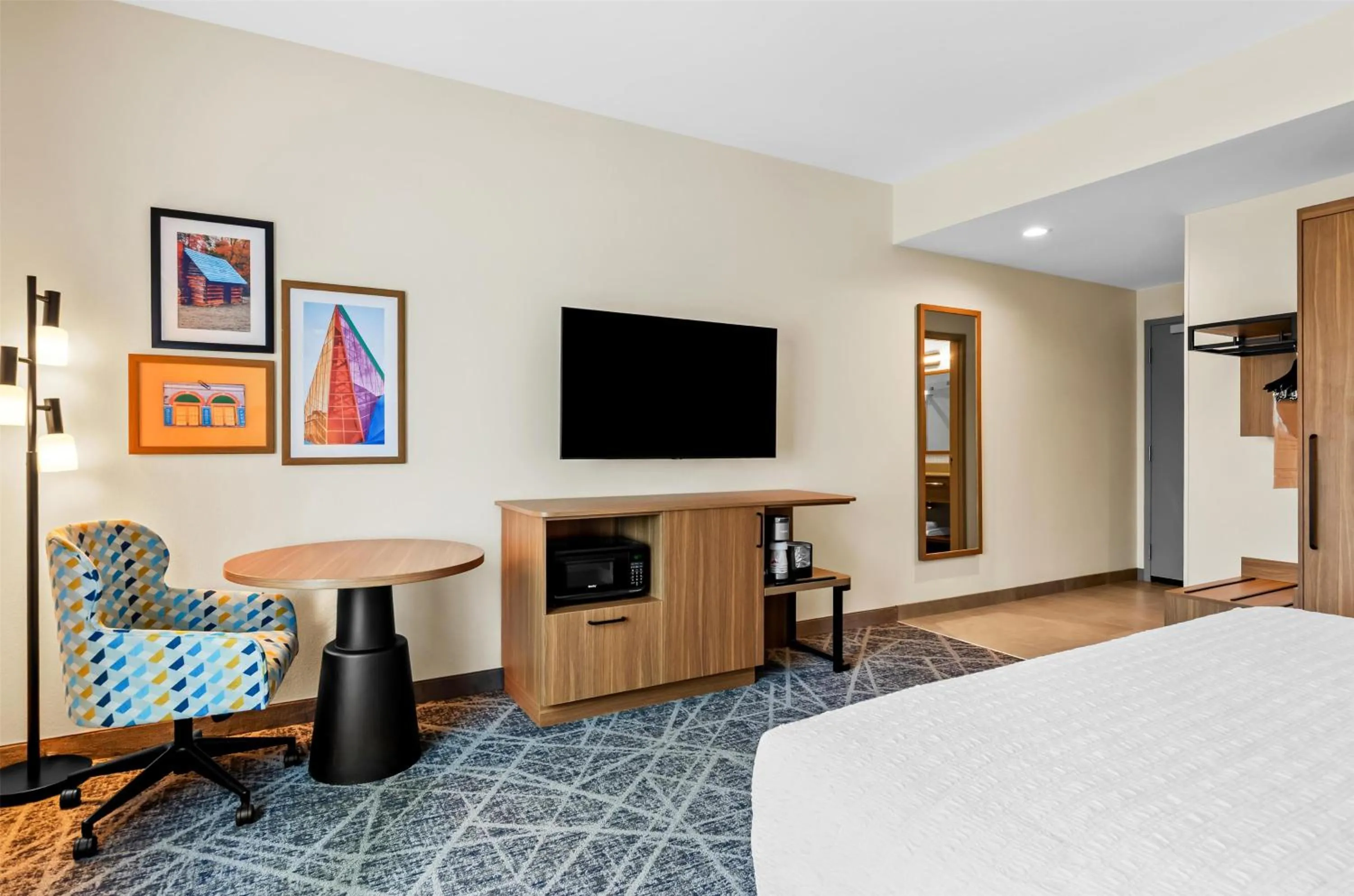 Bed in Hampton Inn Daleville