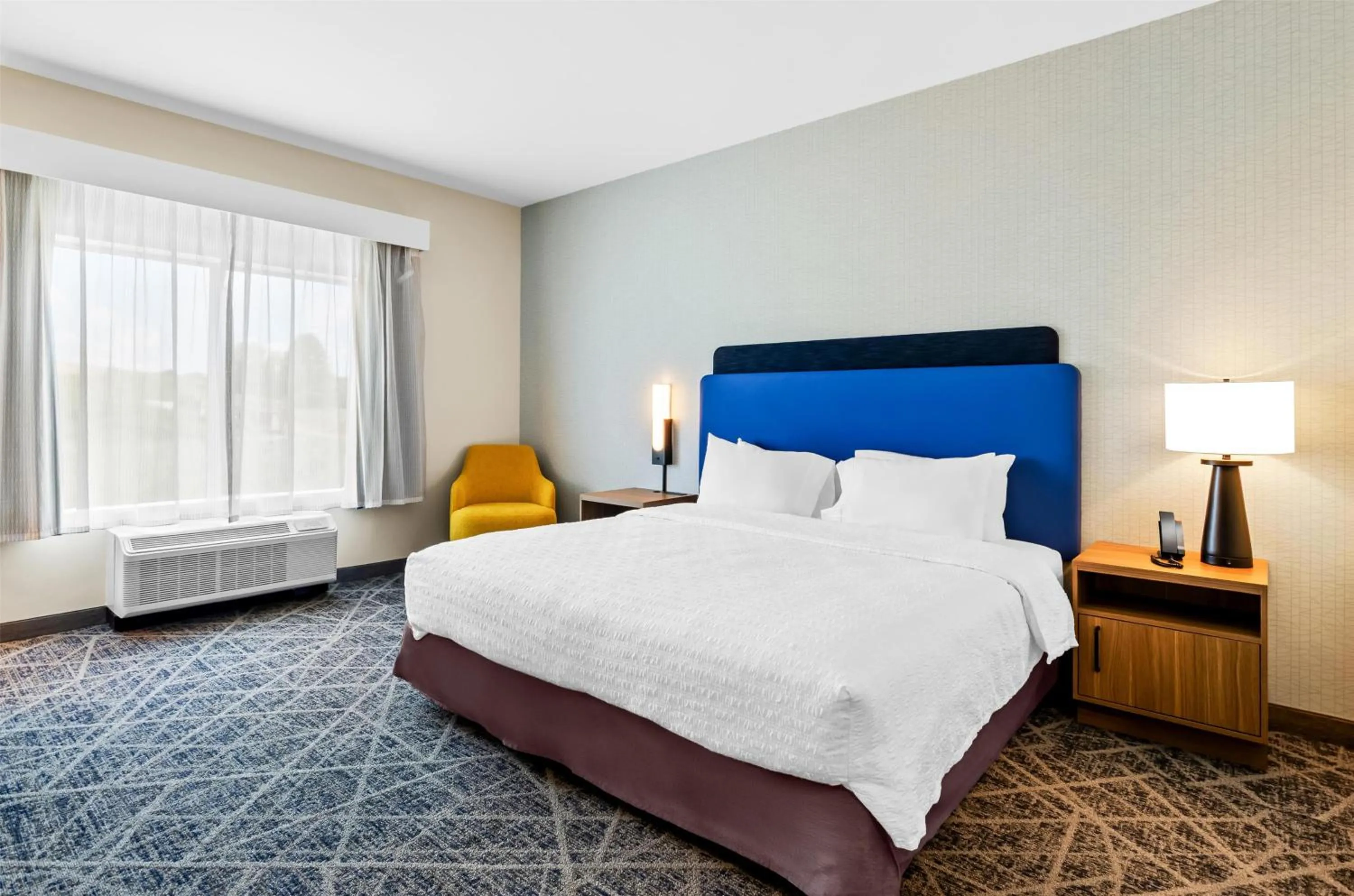 Bed in Hampton Inn Daleville