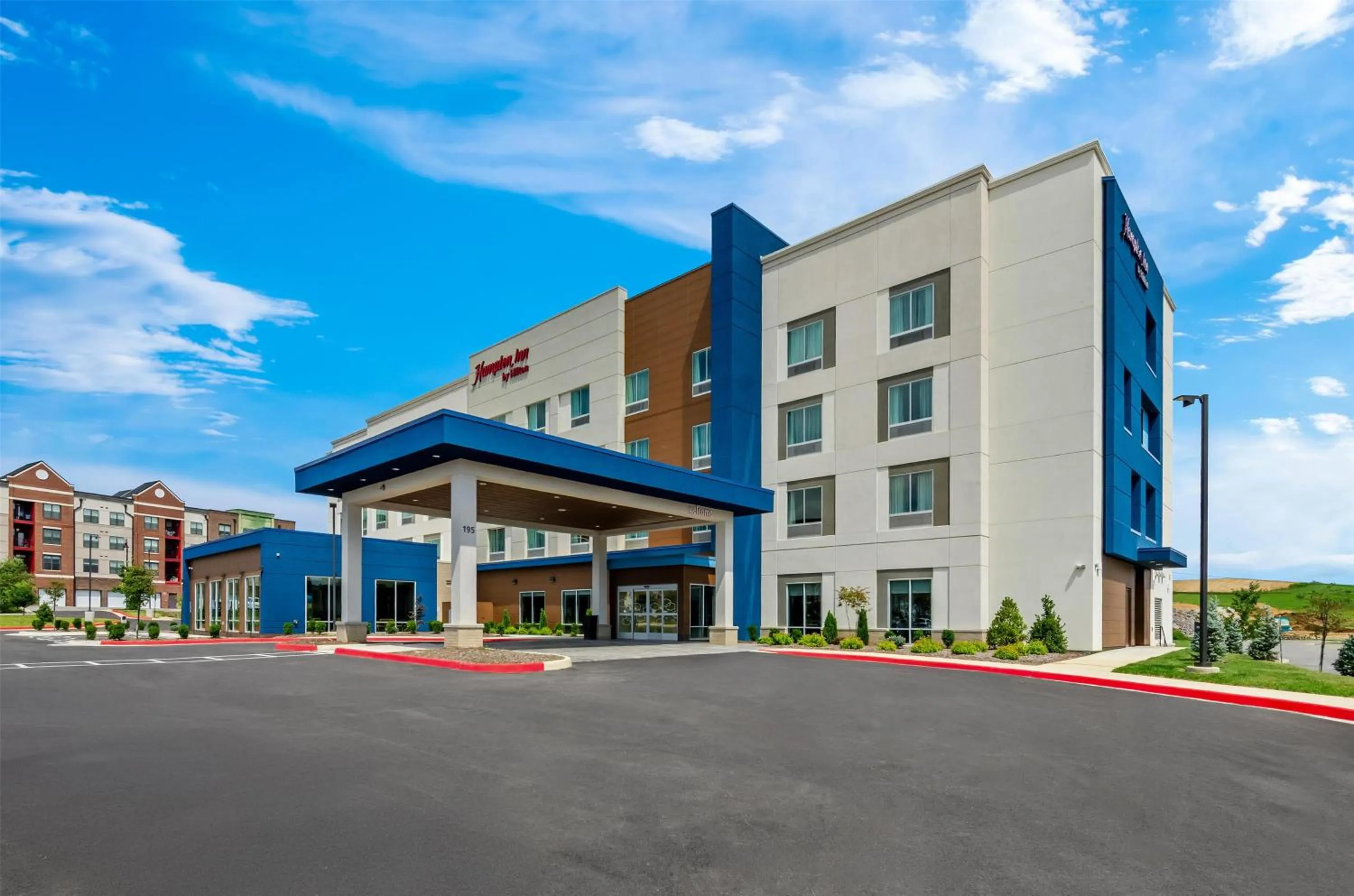 Property building in Hampton Inn Daleville