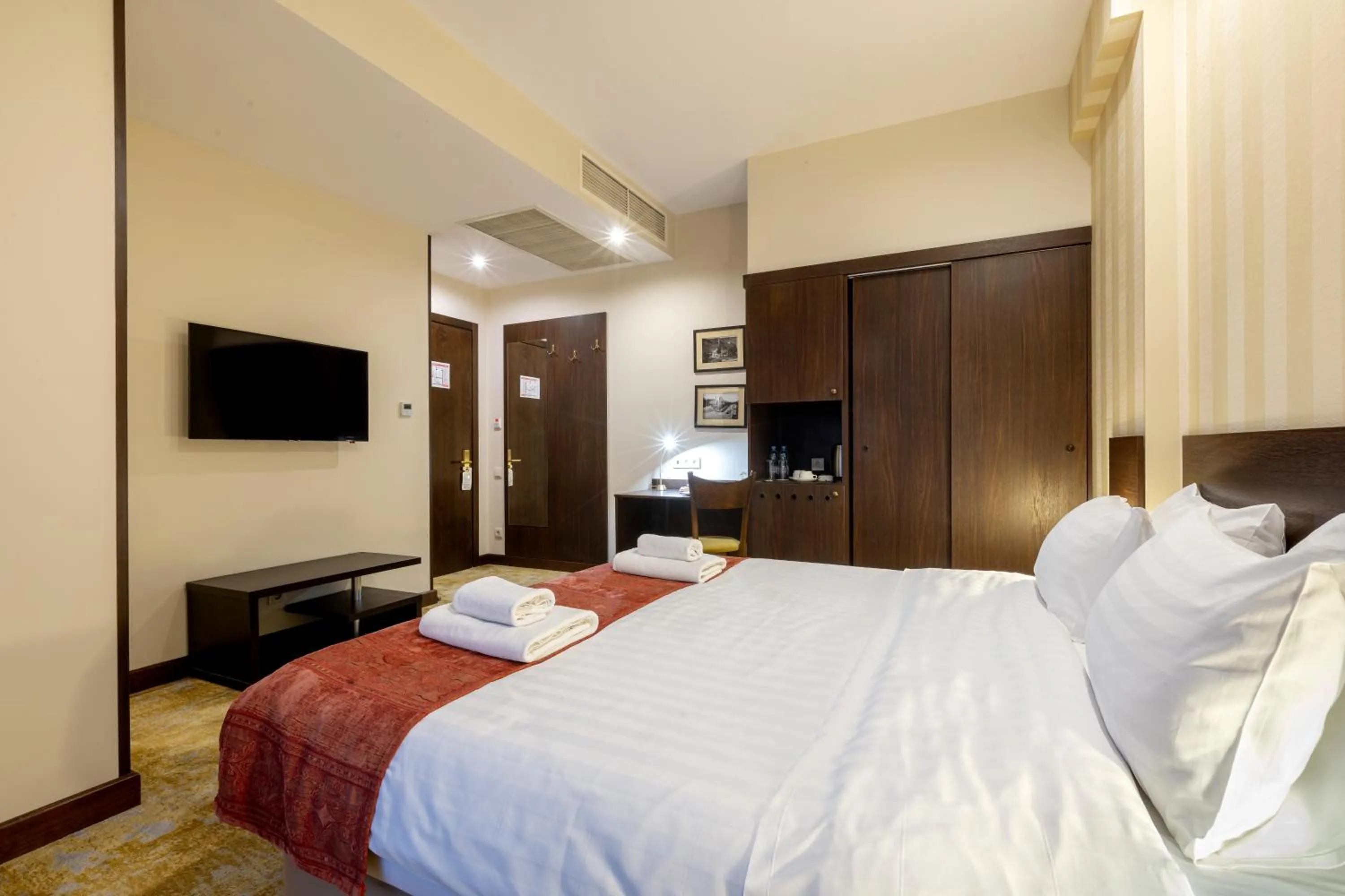 Photo of the whole room, Bed in Citrus Hotel