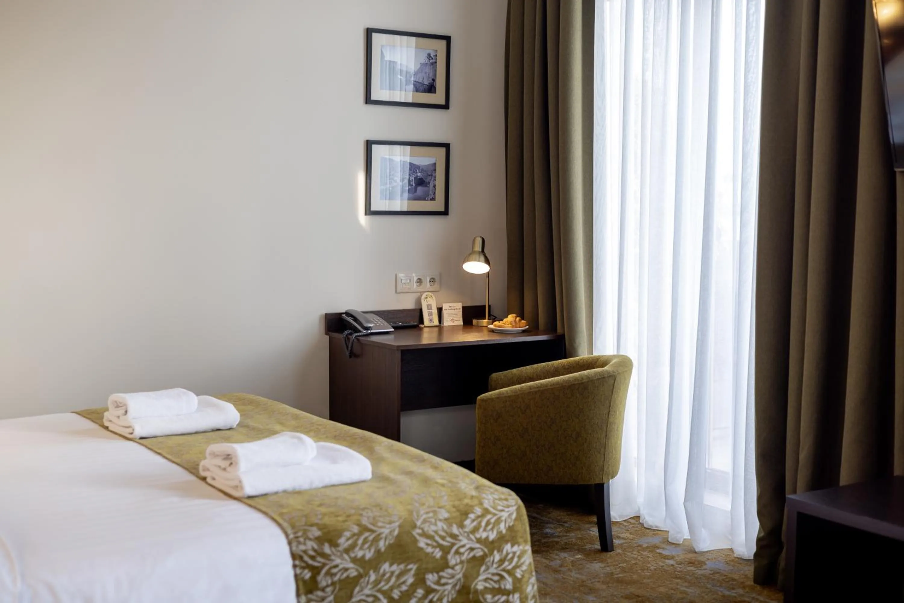 Photo of the whole room, Bed in Citrus Hotel