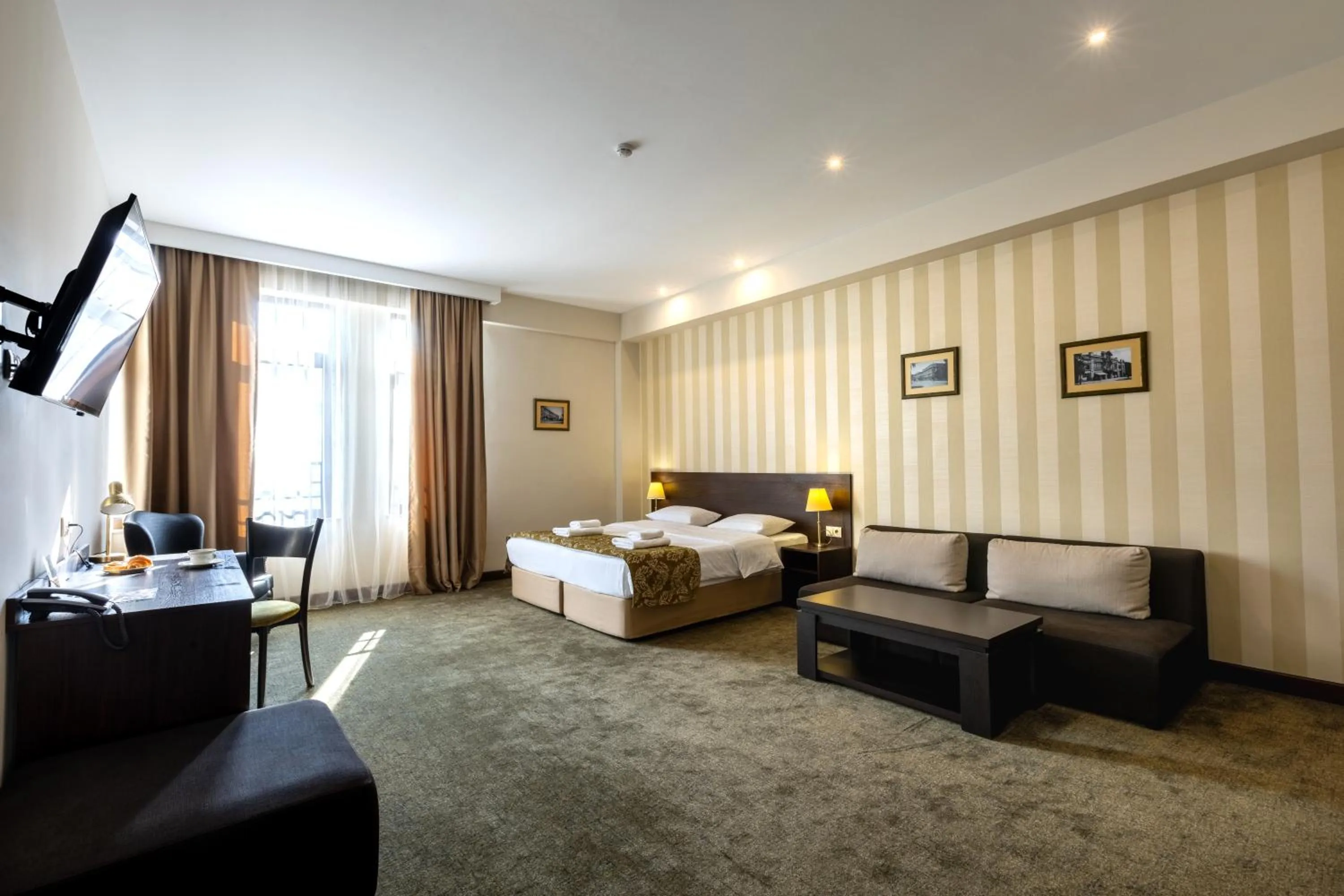 Photo of the whole room, Bed in Citrus Hotel