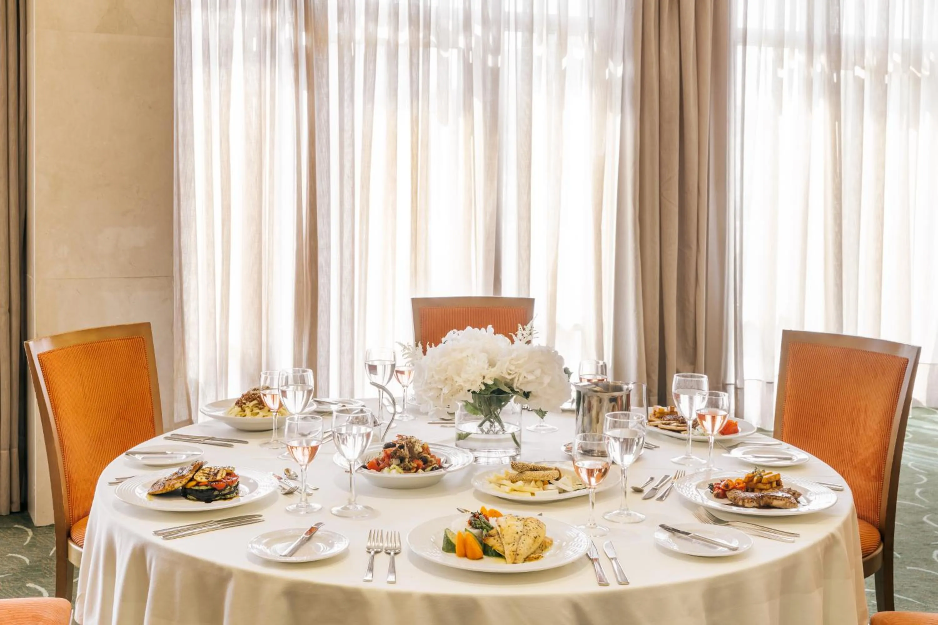 Restaurant/places to eat in Divani Palace Larissa