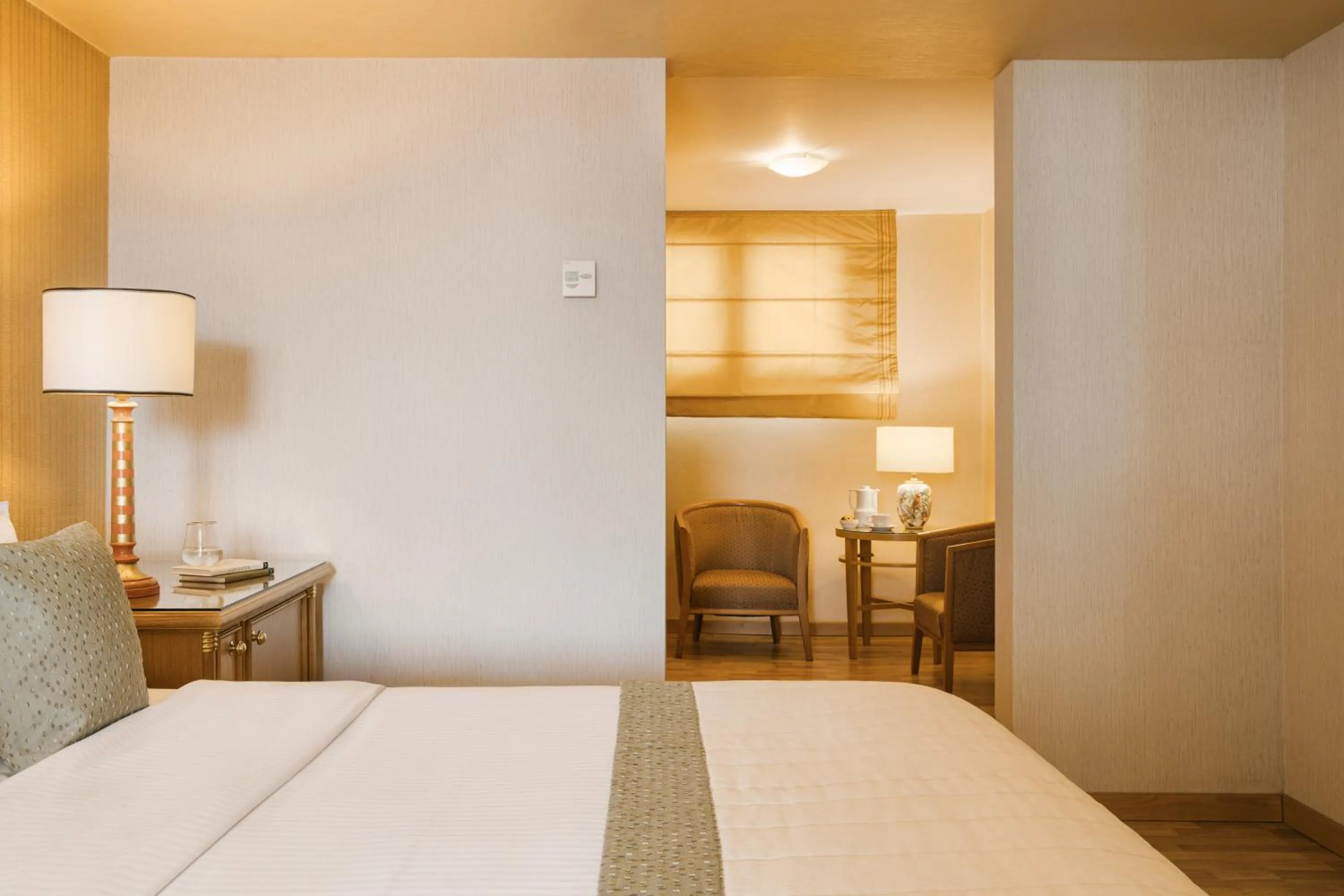 Photo of the whole room, Bed in Divani Palace Larissa