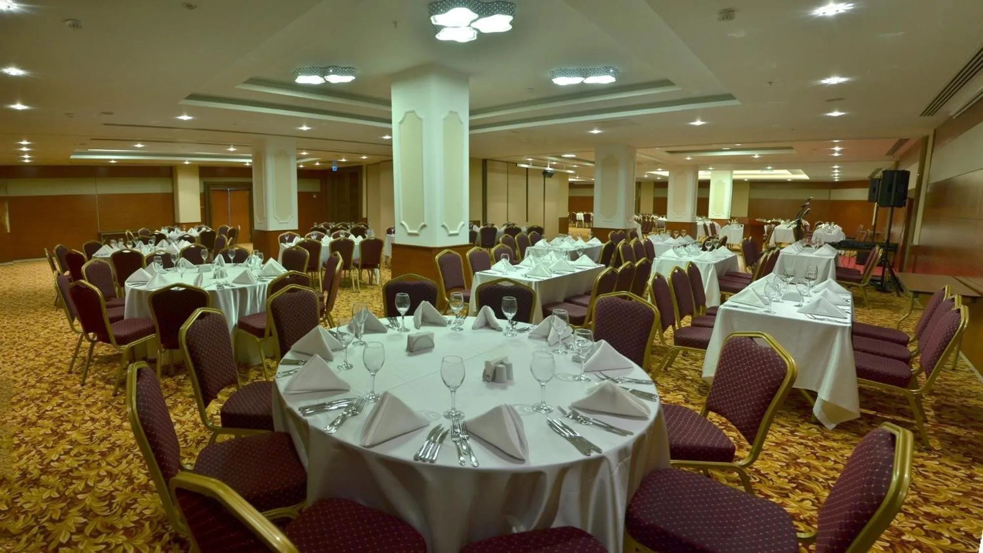 Restaurant/places to eat in Adranos Hotel