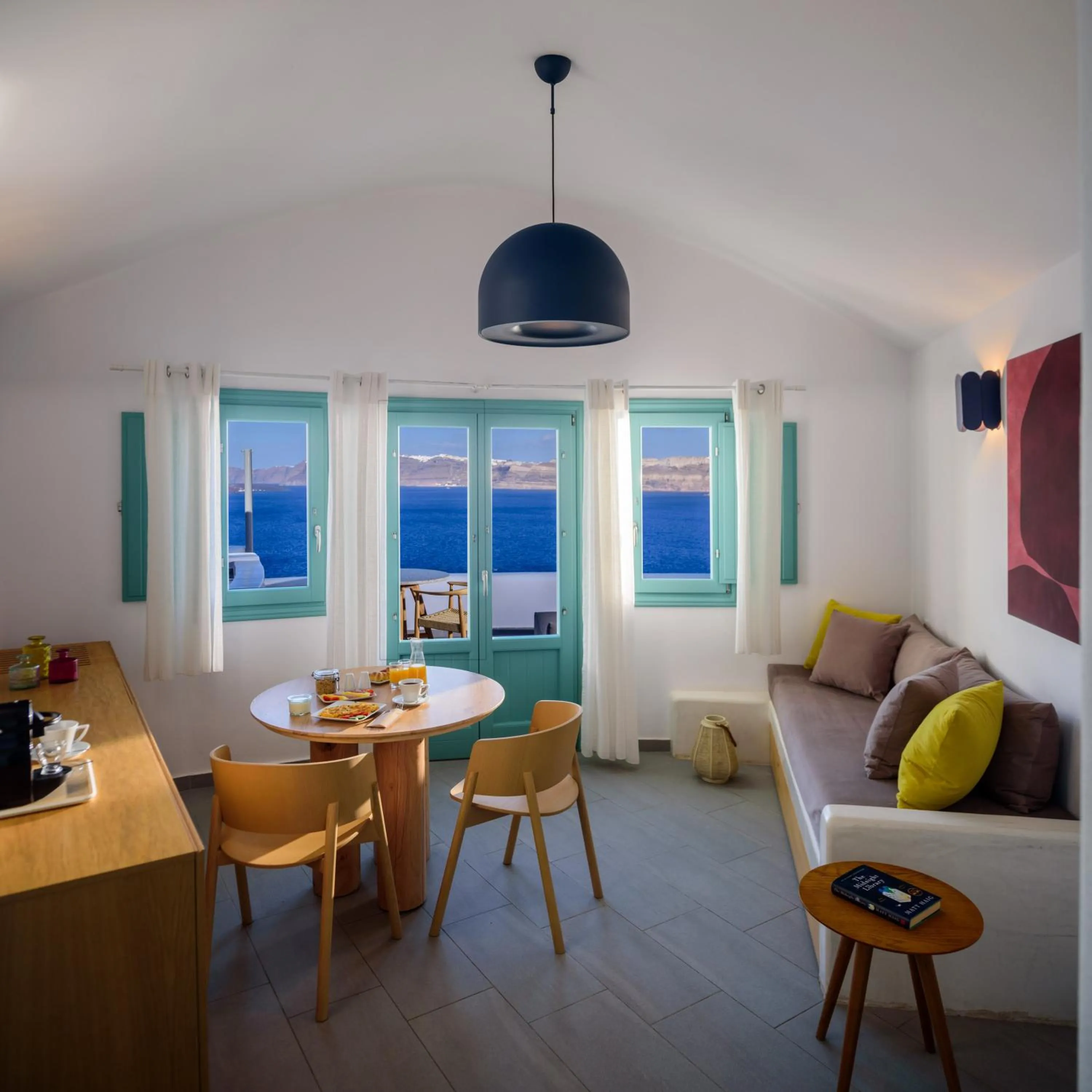 Coffee/tea facilities in Neptune Luxury Suites