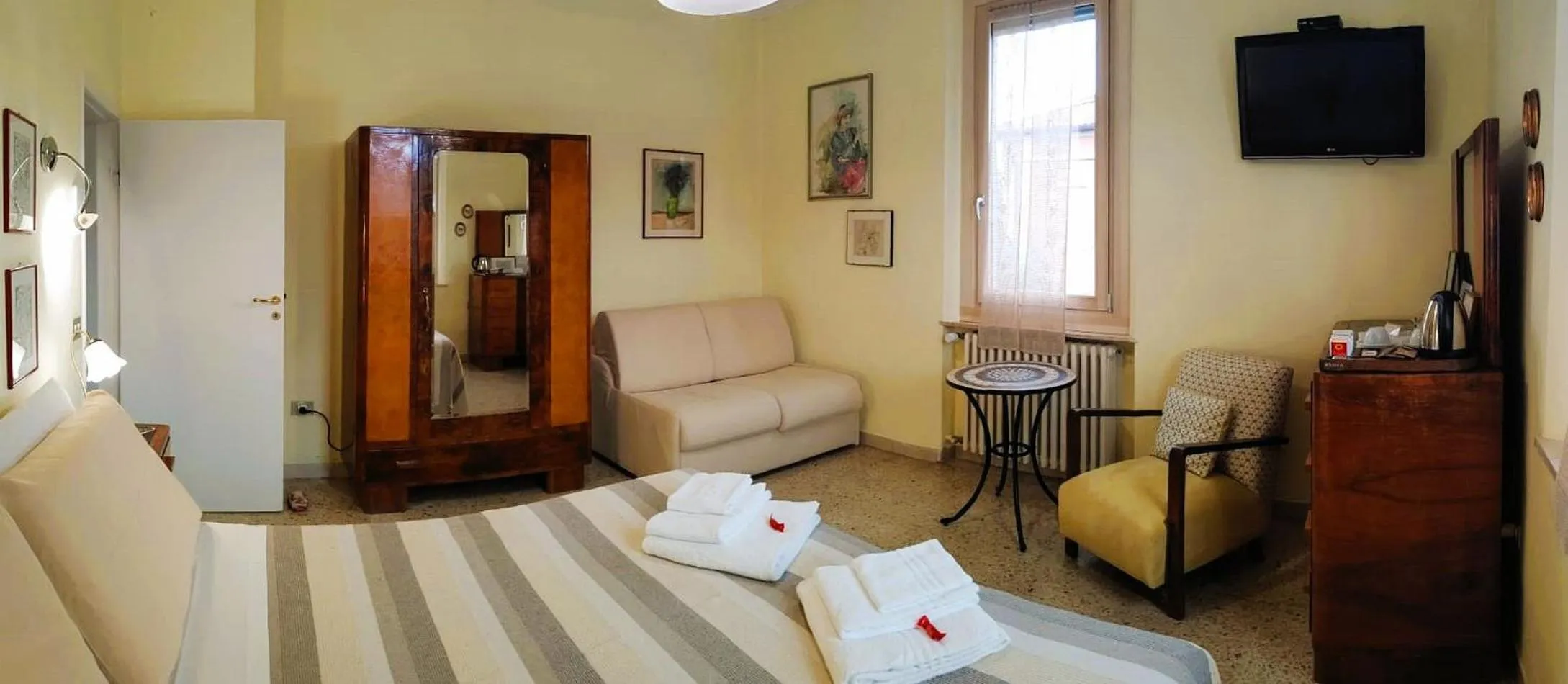 Photo of the whole room, Bed in Villa Liberty B&B